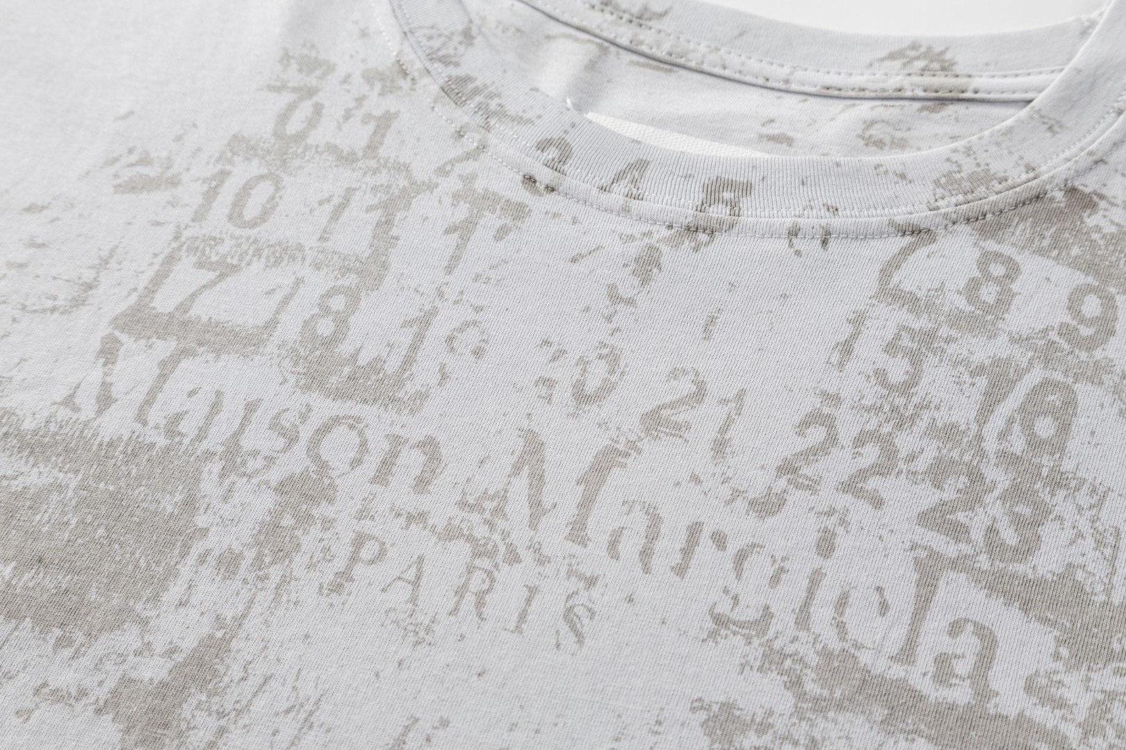 Maison Margiela 马吉拉 做旧印花圆领短袖 T恤 套头 夏季 冰白色 黑色 A0 S50GC0737S24607857