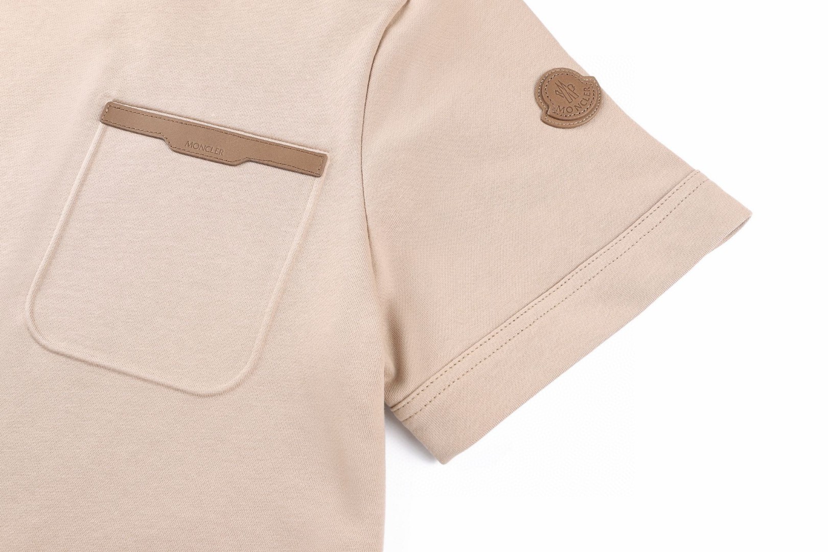 Moncler 蒙口 皮革饰边口袋圆领短袖 T恤 夏季 黑色 米杏色 A0 L10918C0005089BD5999