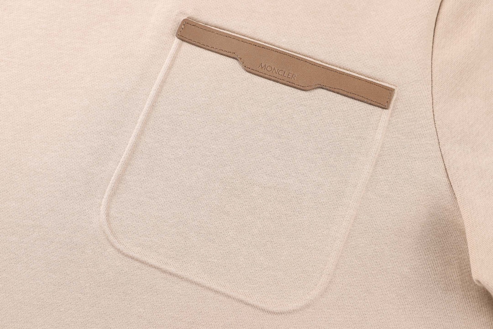 Moncler 蒙口 皮革饰边口袋圆领短袖 T恤 夏季 黑色 米杏色 A0 L10918C0005089BD5999