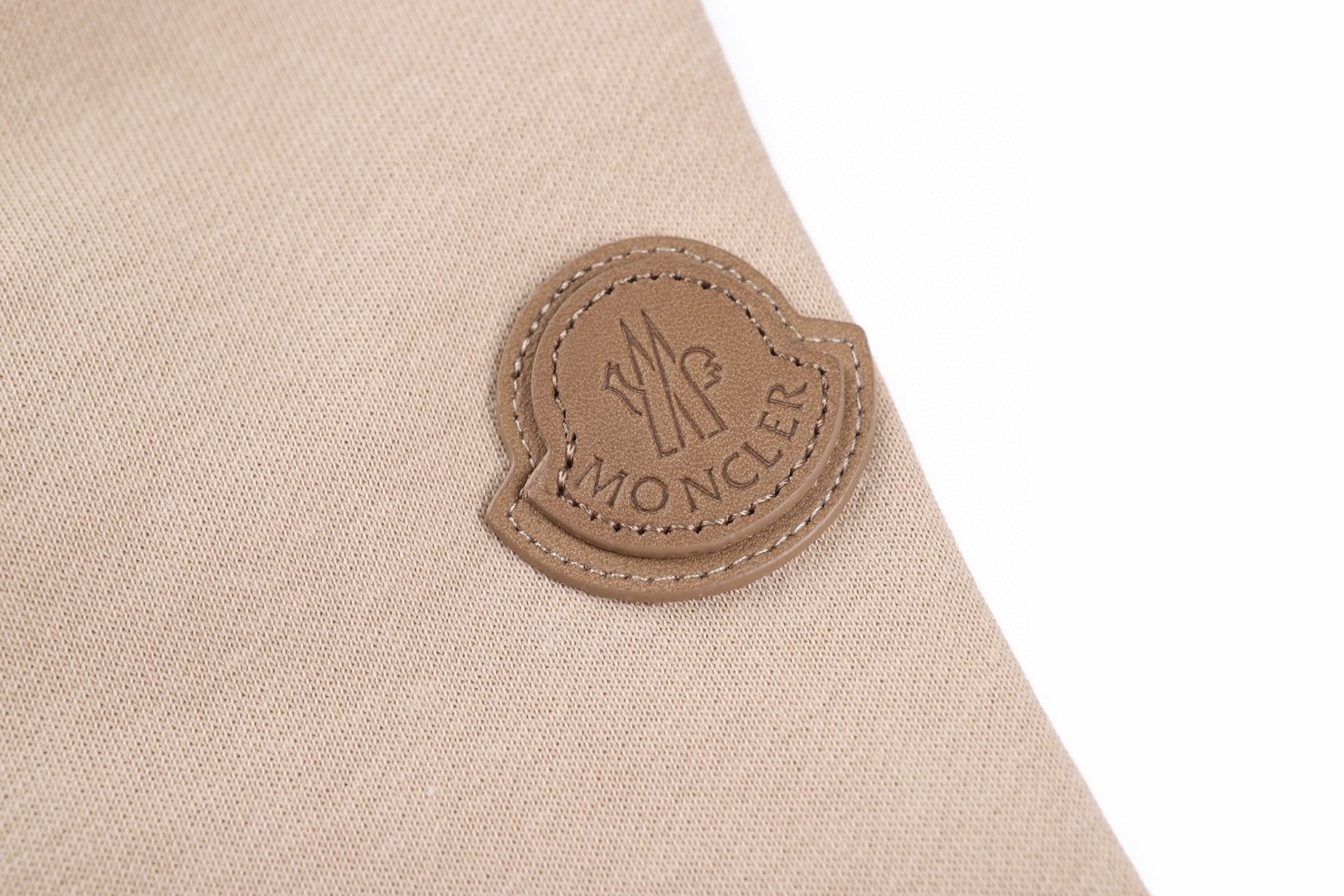 Moncler 蒙口 皮革饰边口袋圆领短袖 T恤 夏季 黑色 米杏色 A0 L10918C0005089BD5999