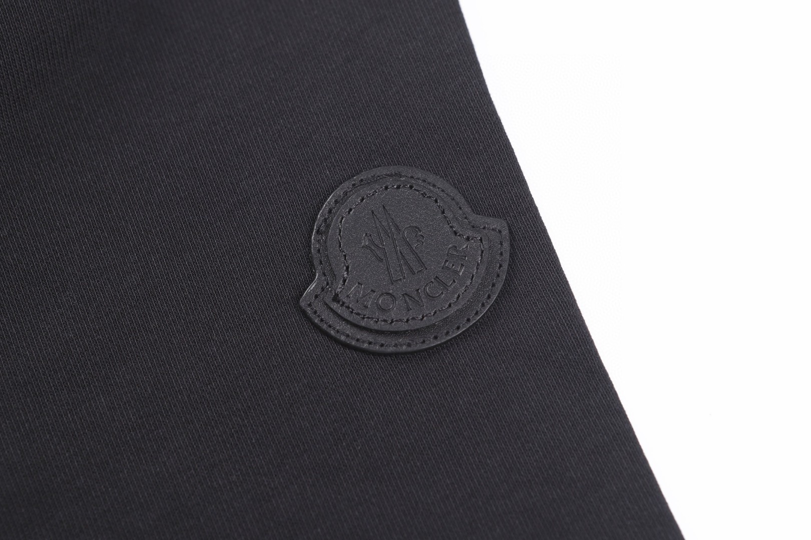 Moncler 蒙口 皮革饰边口袋圆领短袖 T恤 夏季 黑色 米杏色 A0 L10918C0005089BD5999