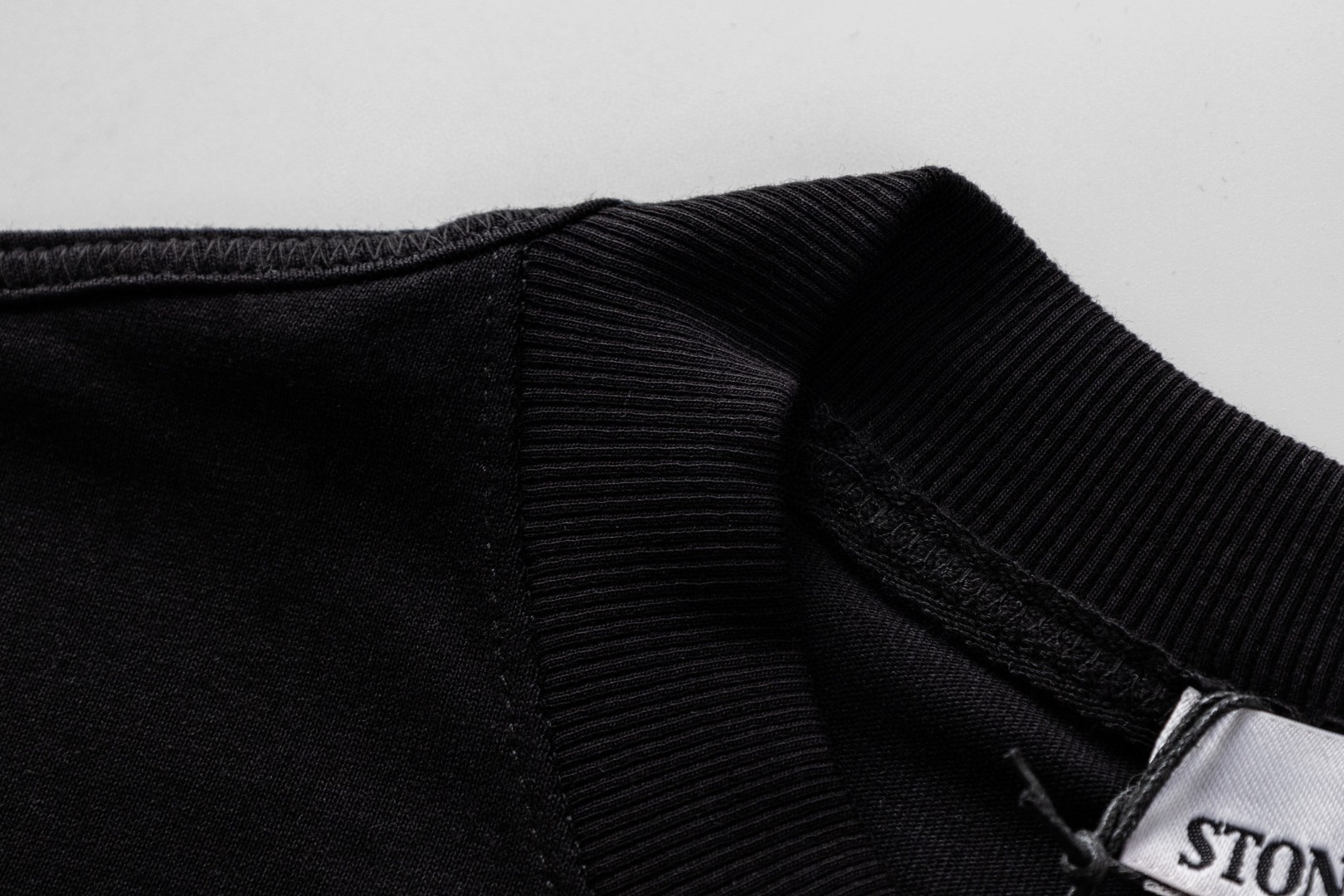 STONE ISLAND 石头岛 马年限定系列 幻影印花圆领短袖 T恤 夏款 黑色 A0 L1S452100001S0115-V0070