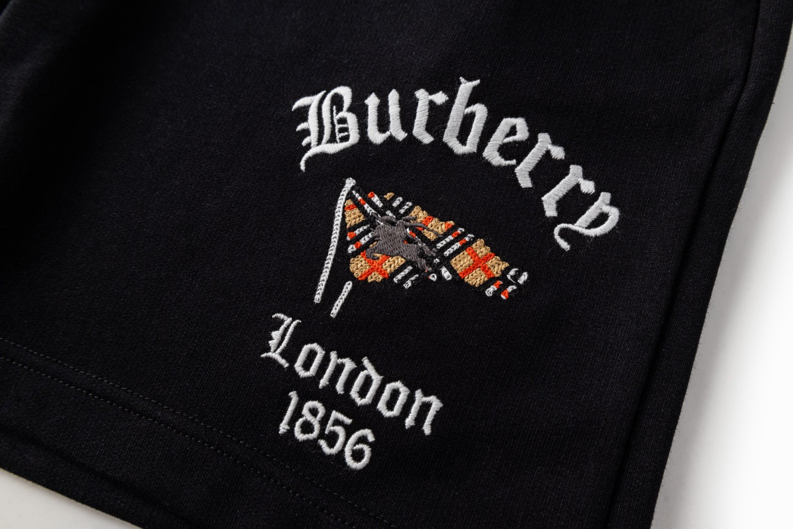 Burberry 巴宝莉 格纹旗帜刺绣短裤 裤子 休闲裤 五分裤 黑色 A7 81301081