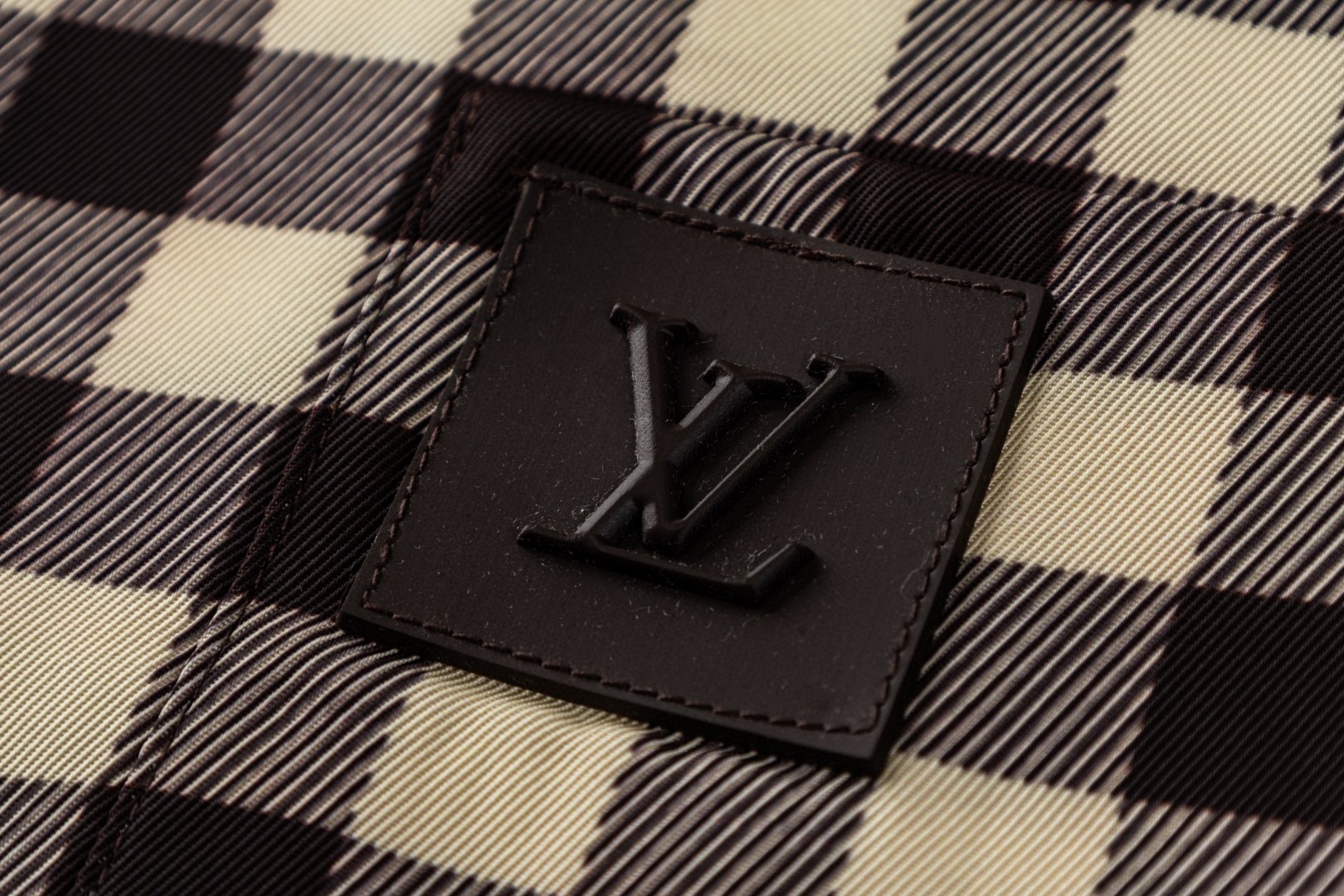 LOUIS VUITTON 路易威登 DAMIER 格纹皮标章仔衬衫 短袖 棕色 B0 1AJRGH