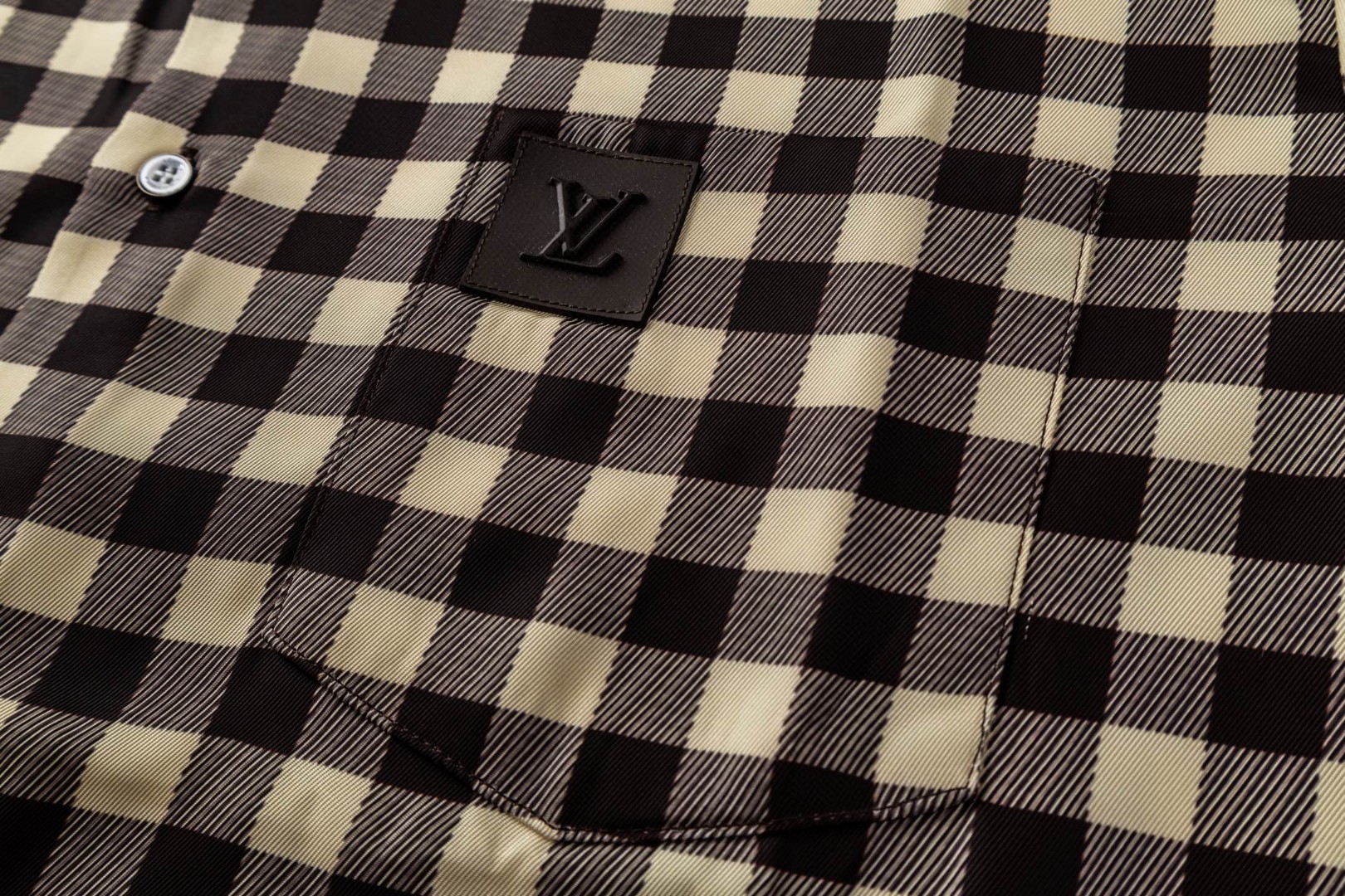 LOUIS VUITTON 路易威登 DAMIER 格纹皮标章仔衬衫 短袖 棕色 B0 1AJRGH