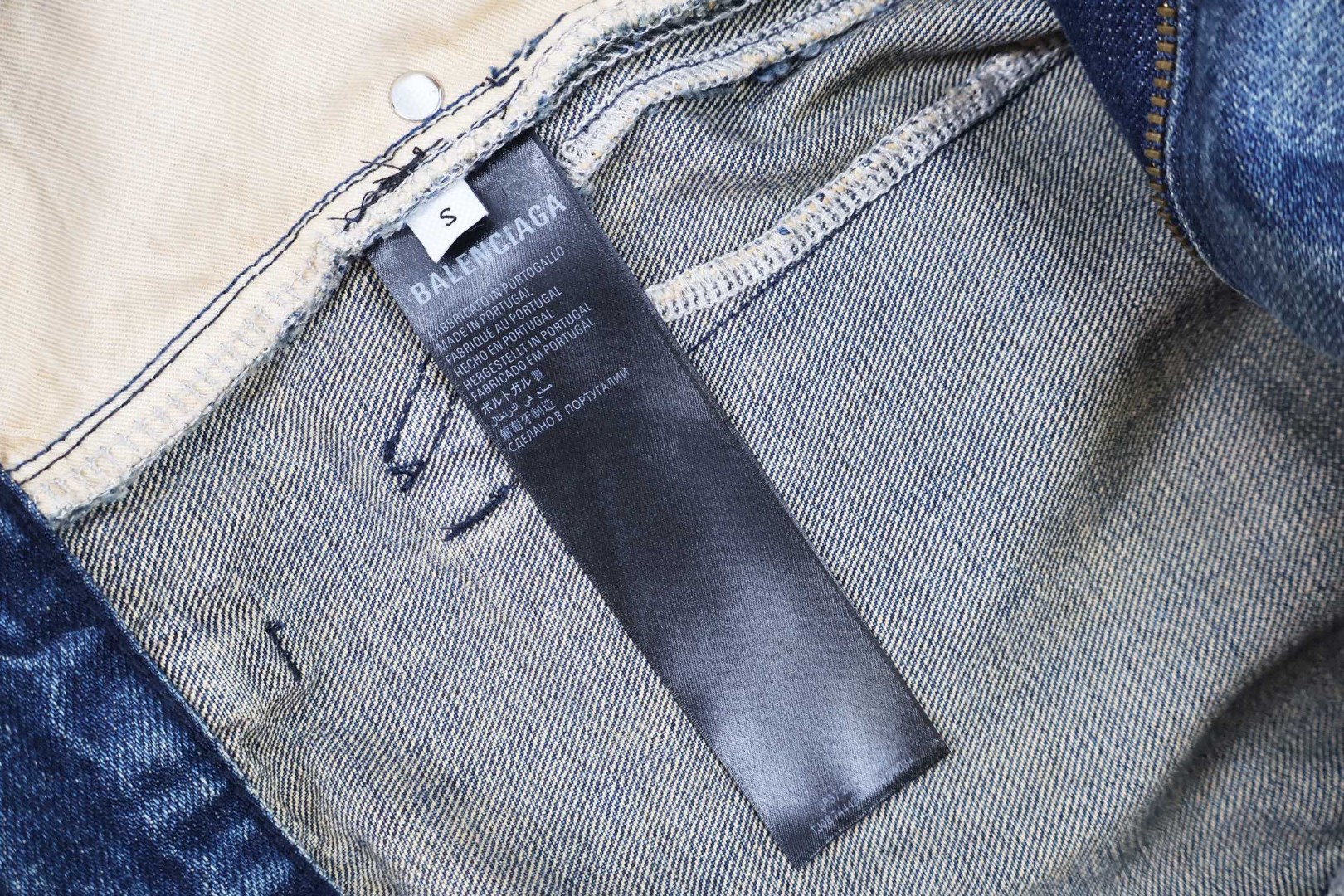 Balenciaga 巴黎世家 标识贴饰做旧牛仔裤 长裤 裤子 蓝色 C0 857216TTW661505