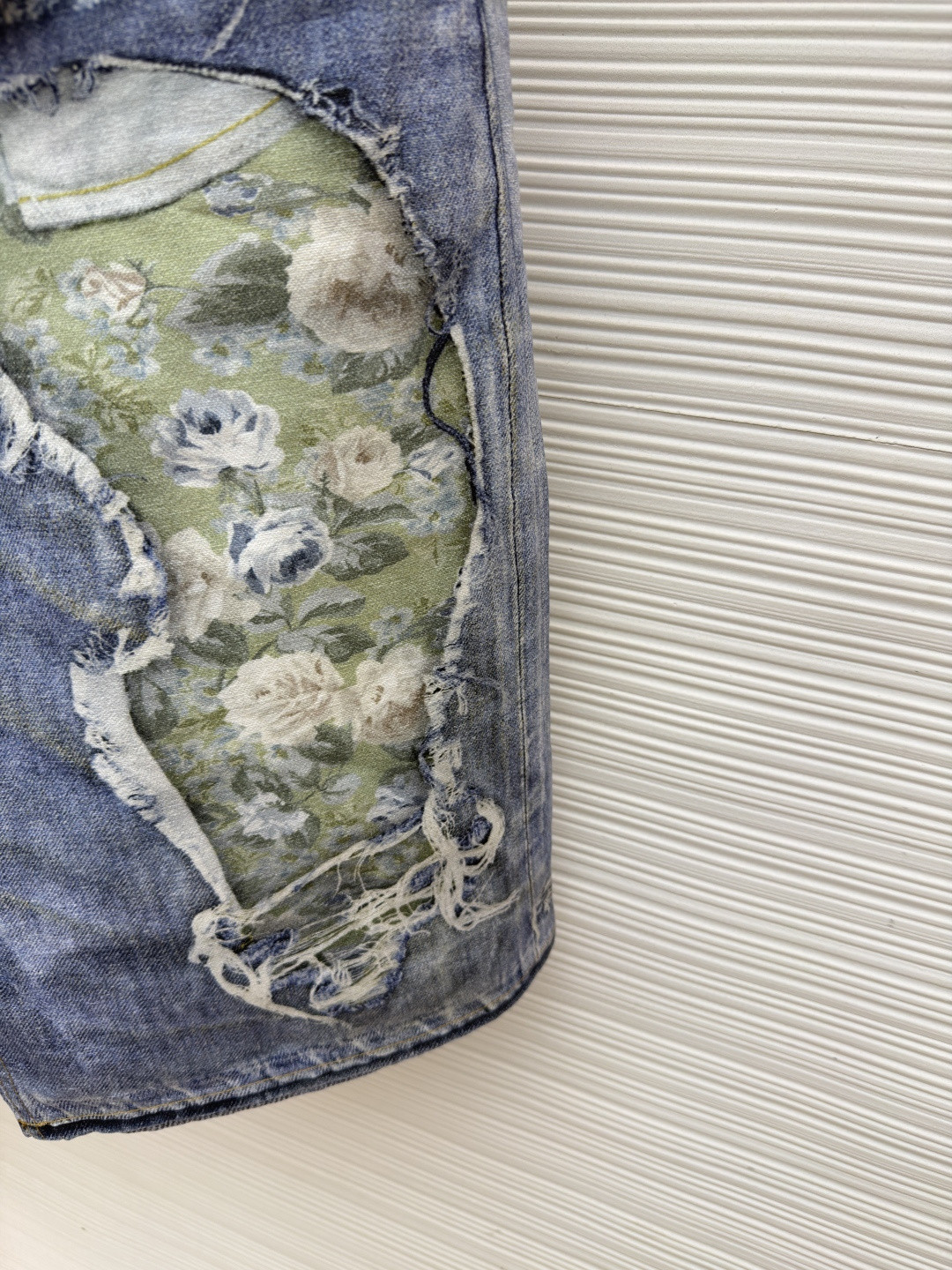 Acne Studios 仲夏胶囊系列 玫瑰花卉错视印花牛仔短裤 牛仔裤 裤子 七分裤 蓝色 B0 CE0077-AFY