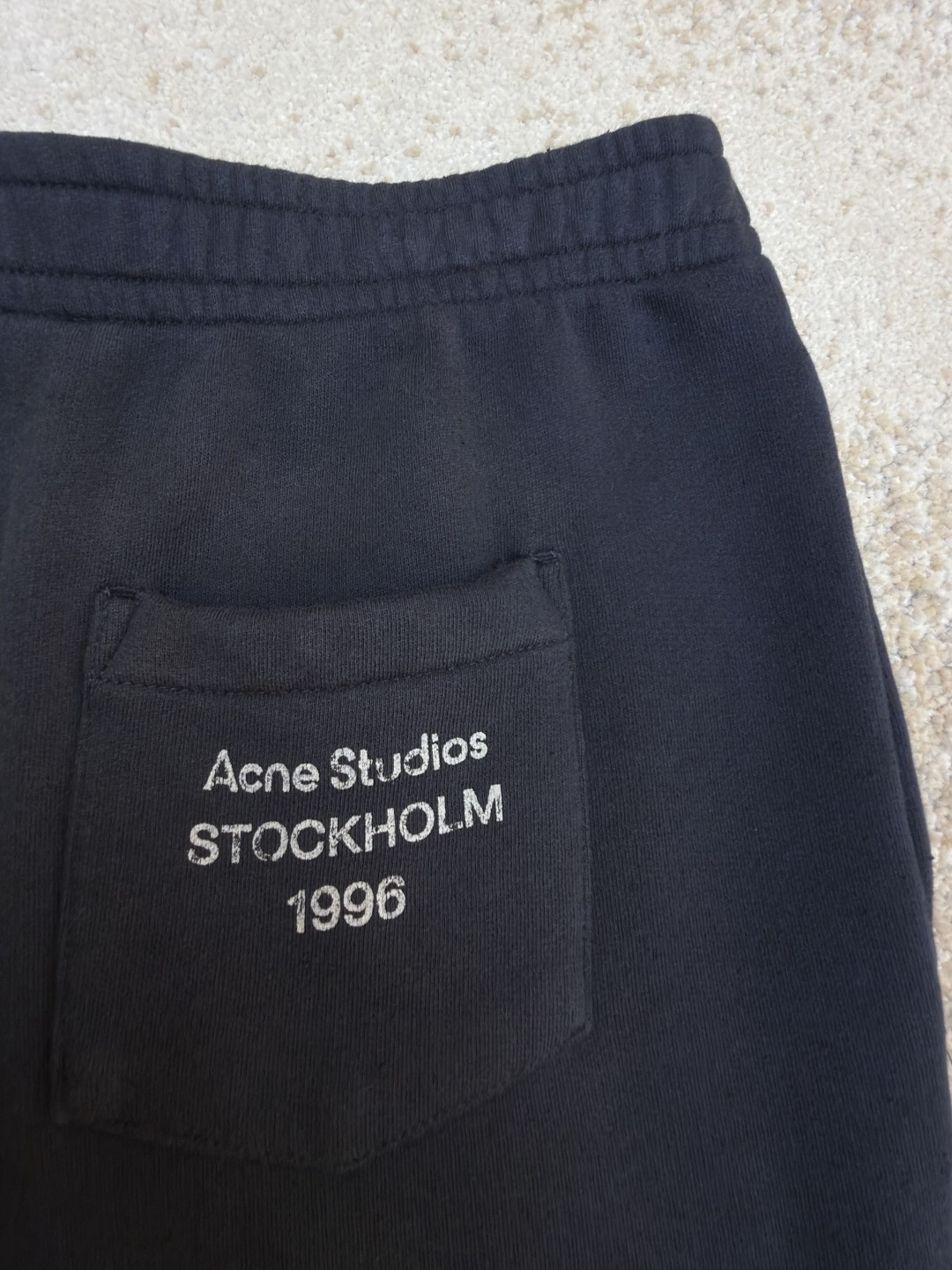 Acne Studios 喷绘复古抓绒松紧腰运动裤 短裤 休闲裤 裤子 黑色 B0 CE0094-BM0
