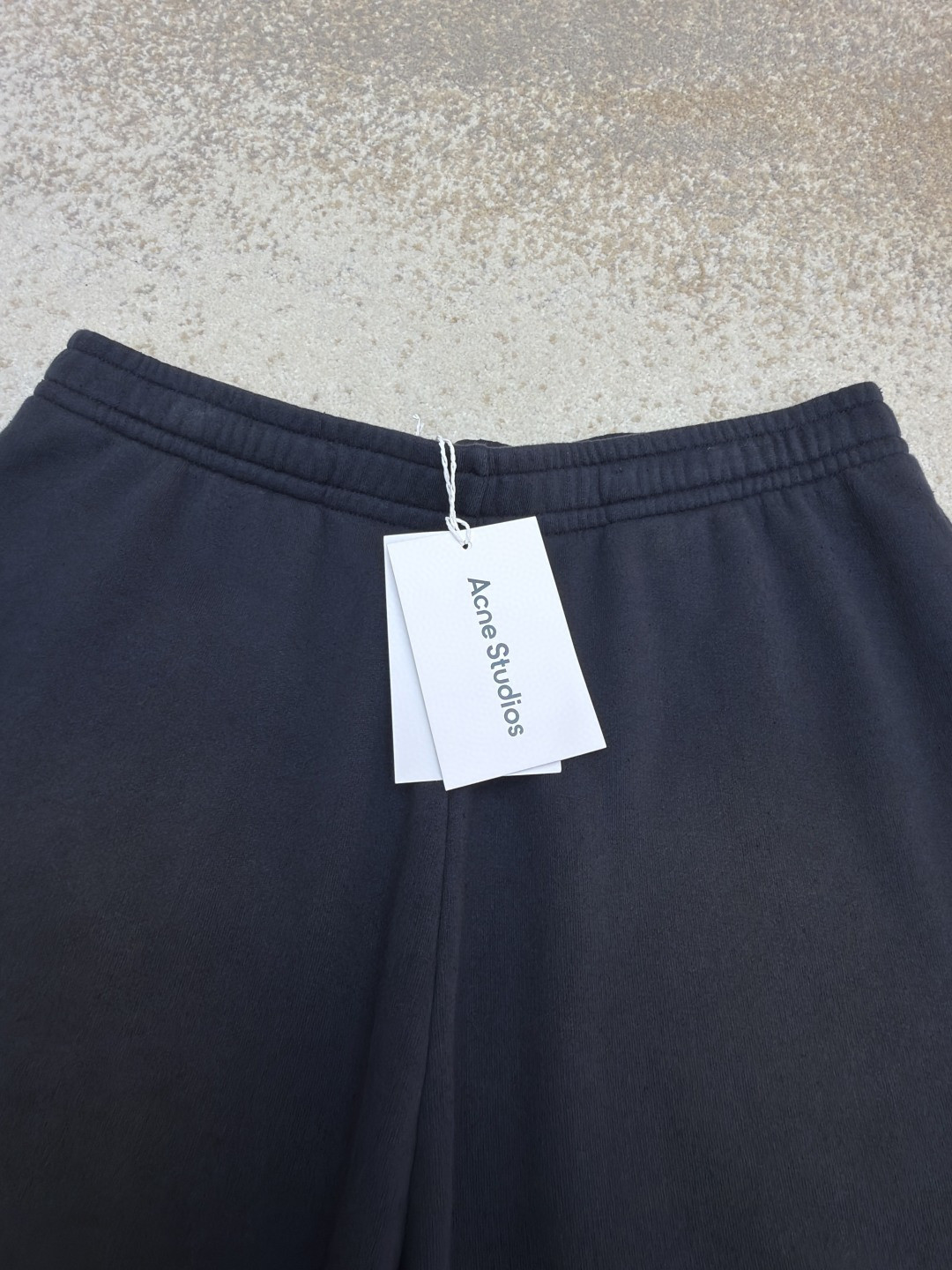 Acne Studios 喷绘复古抓绒松紧腰运动裤 短裤 休闲裤 裤子 黑色 B0 CE0094-BM0
