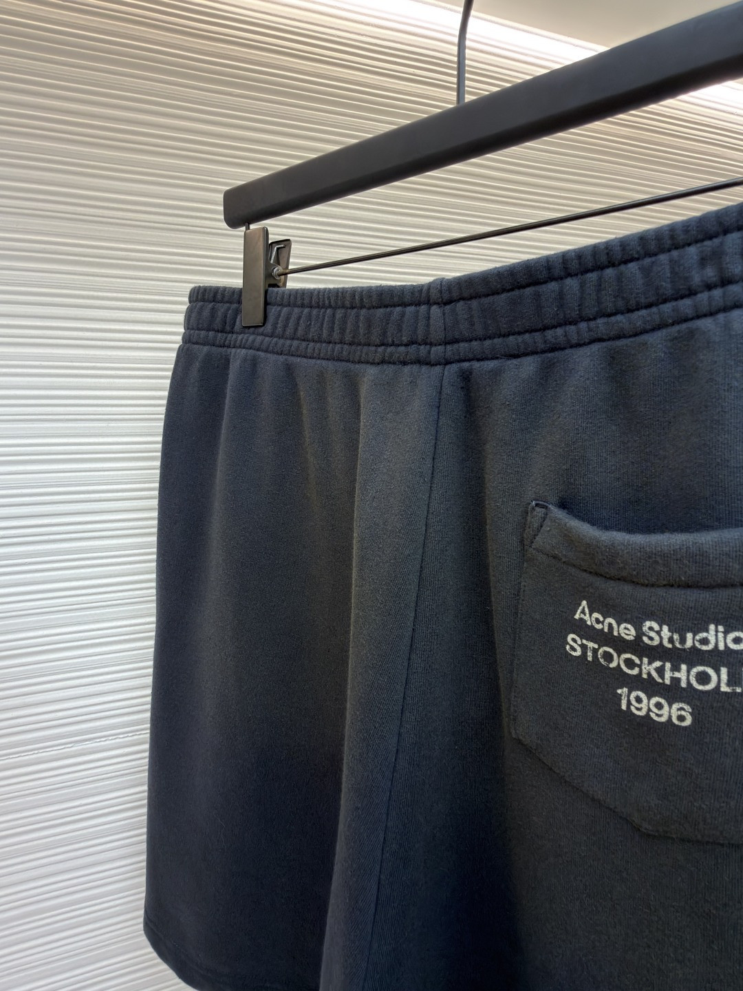 Acne Studios 喷绘复古抓绒松紧腰运动裤 短裤 休闲裤 裤子 黑色 B0 CE0094-BM0