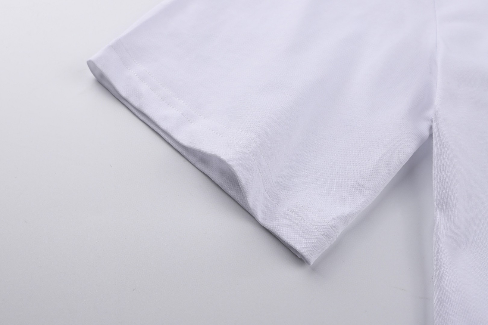 Berluti 皮革标签圆领短袖 T恤 夏款 白色 黑色 A0 R26JRS93003000