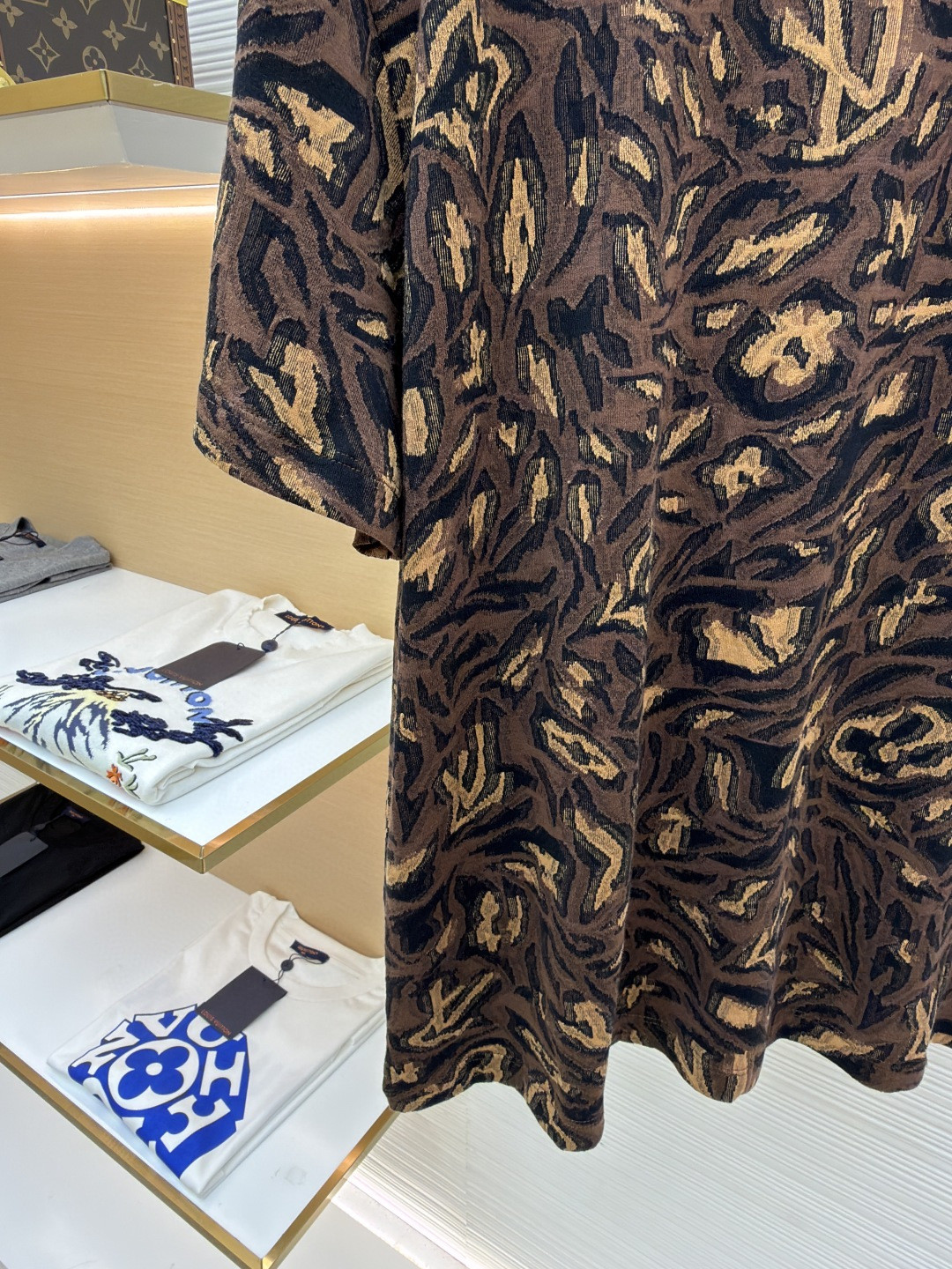 LOUIS VUITTON 路易威登 LV 豹纹提花圆领短袖 T恤 夏款 棕色 B0 1AIMK8
