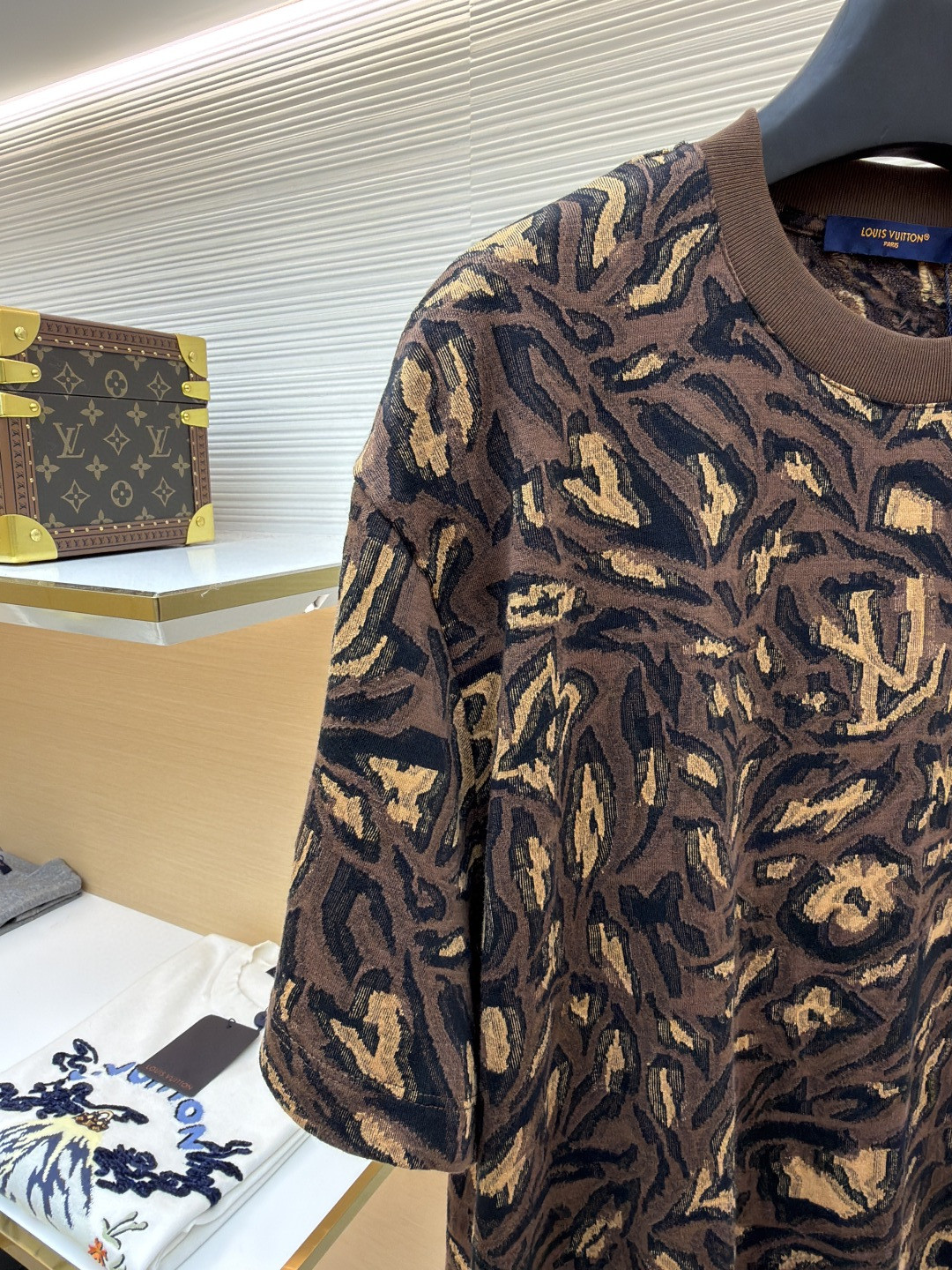 LOUIS VUITTON 路易威登 LV 豹纹提花圆领短袖 T恤 夏款 棕色 B0 1AIMK8
