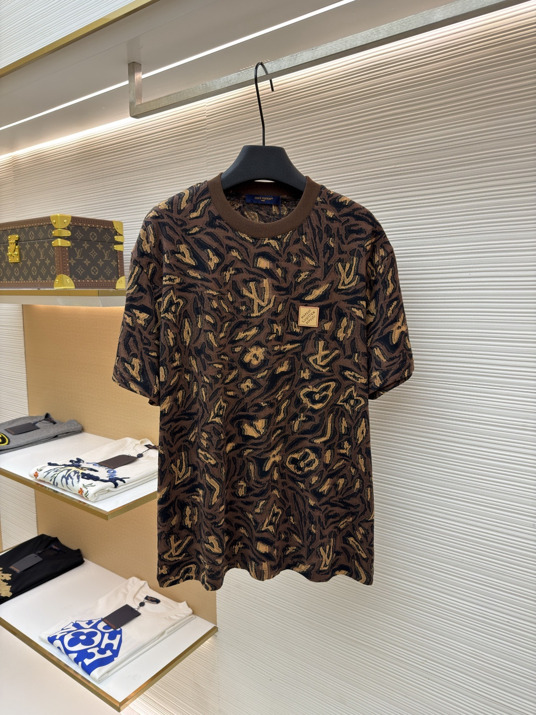 LOUIS VUITTON 路易威登 LV 豹纹提花圆领短袖 T恤 夏款 棕色 B0 1AIMK8