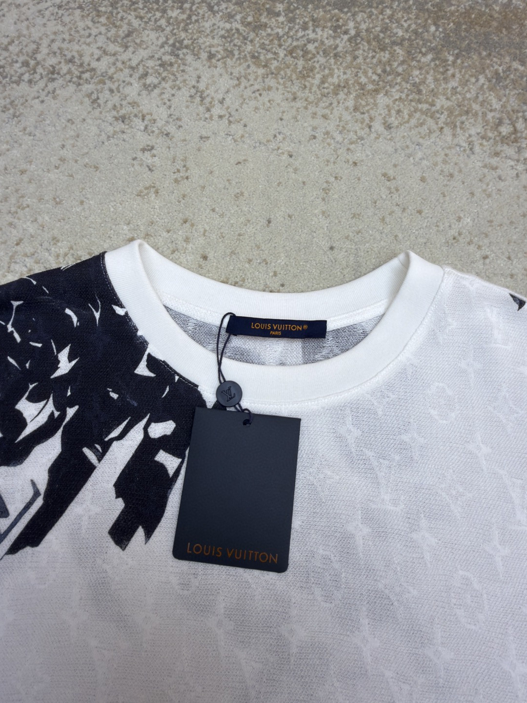 LOUIS VUITTON 路易威登 LV 摩登交织字母提花圆领短袖 T恤 夏款 白色 B0 1AFAYD