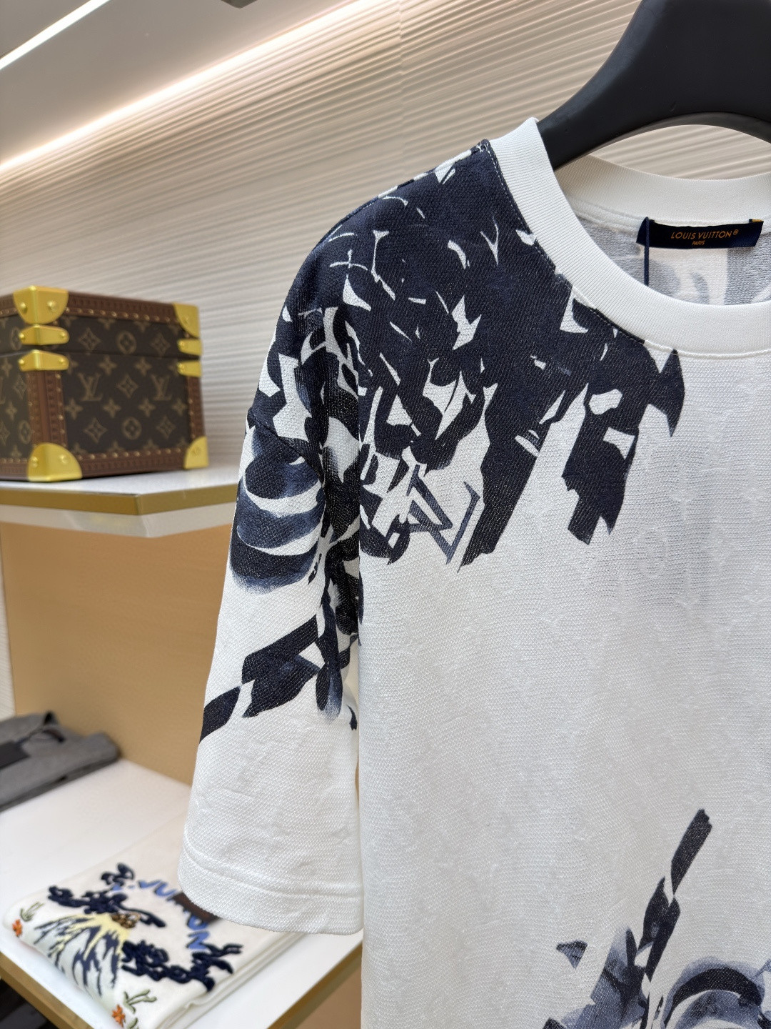 LOUIS VUITTON 路易威登 LV 摩登交织字母提花圆领短袖 T恤 夏款 白色 B0 1AFAYD