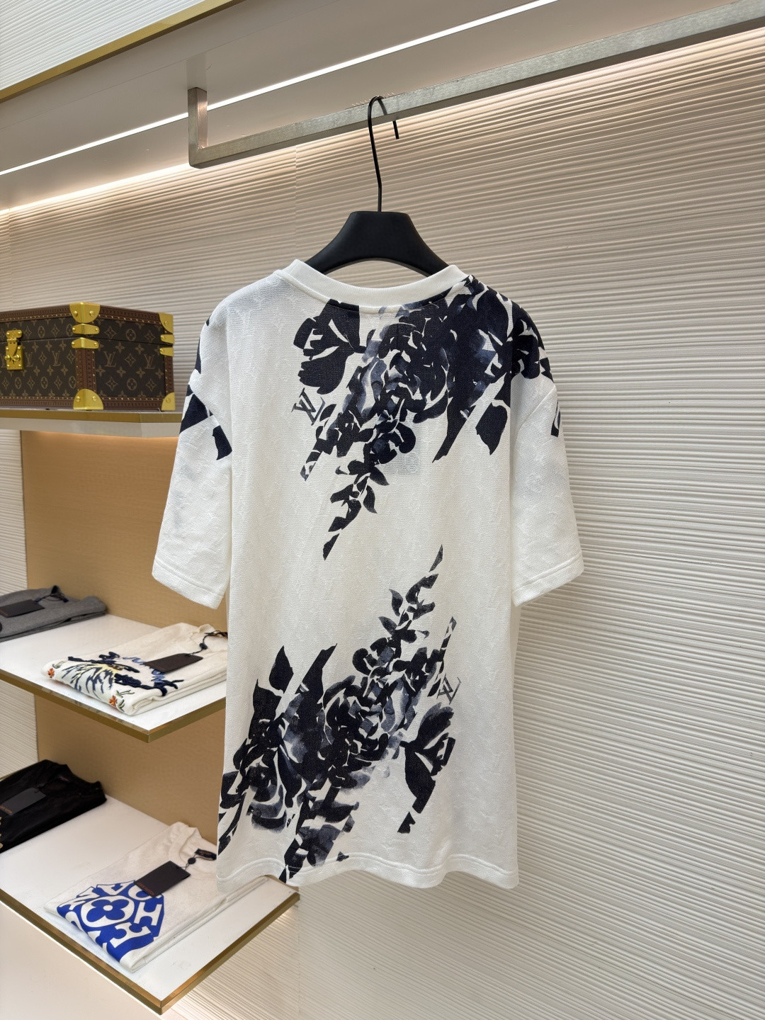 LOUIS VUITTON 路易威登 LV 摩登交织字母提花圆领短袖 T恤 夏款 白色 B0 1AFAYD