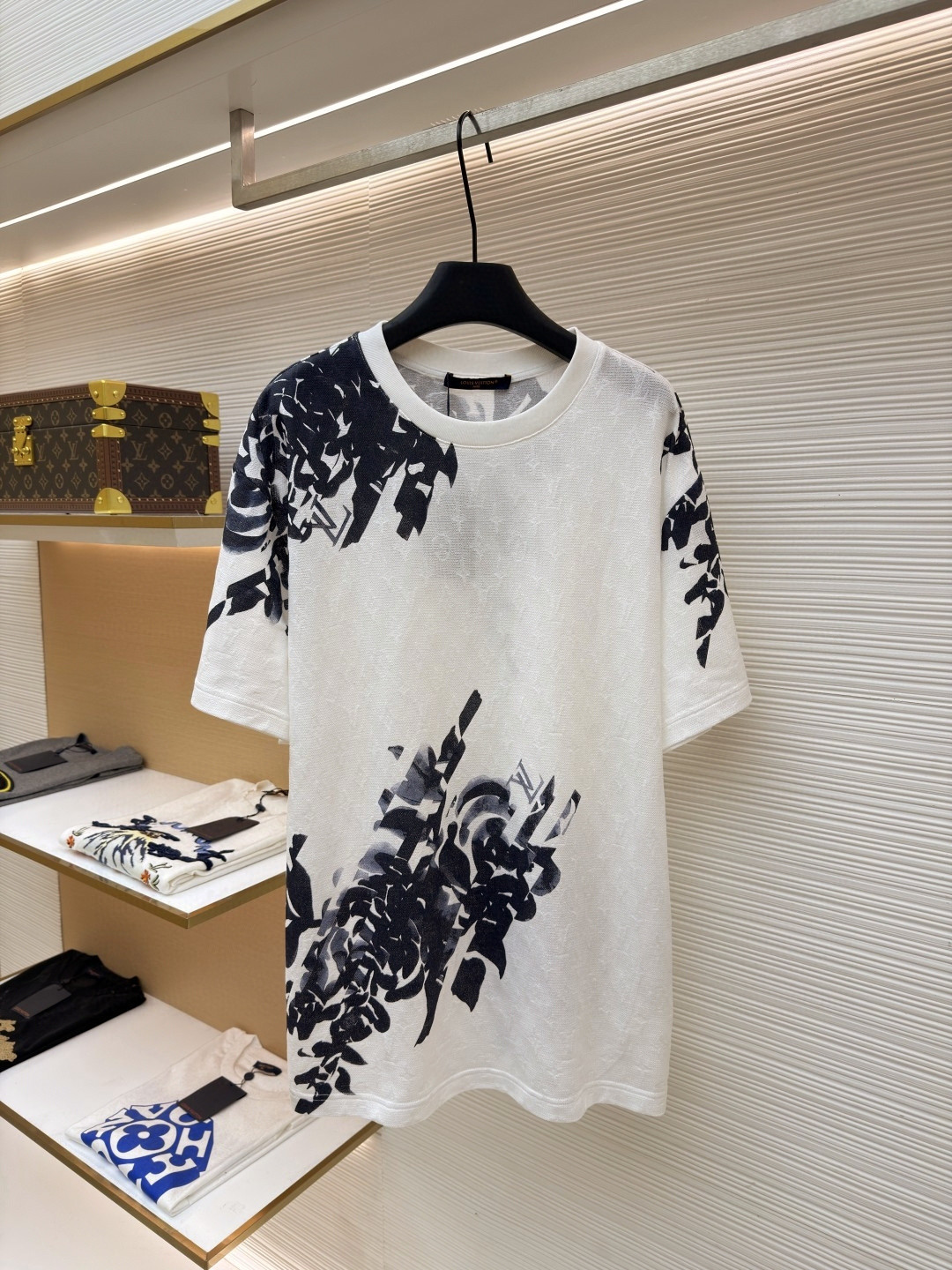 LOUIS VUITTON 路易威登 LV 摩登交织字母提花圆领短袖 T恤 夏款 白色 B0 1AFAYD