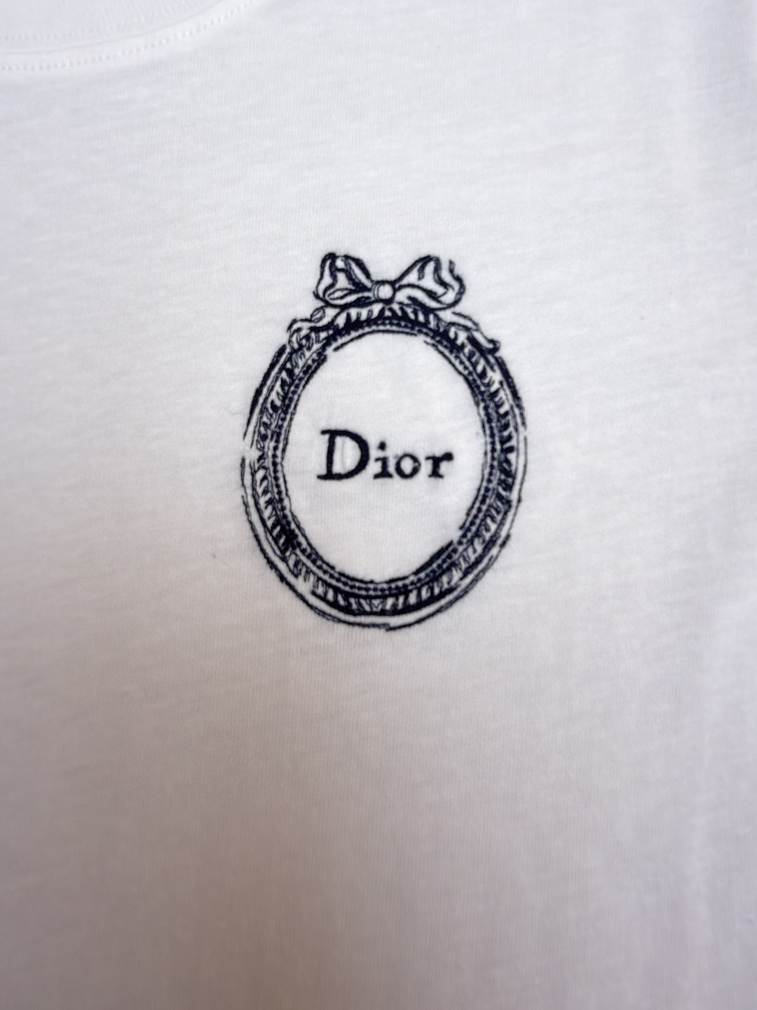 DIOR 迪奥 徽章刺绣圆领短袖 女款 白色 A0 643T13A4781-X0850