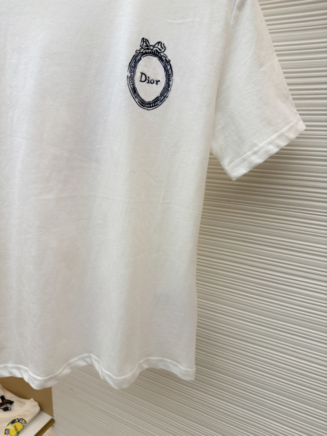 DIOR 迪奥 徽章刺绣圆领短袖 女款 白色 A0 643T13A4781-X0850