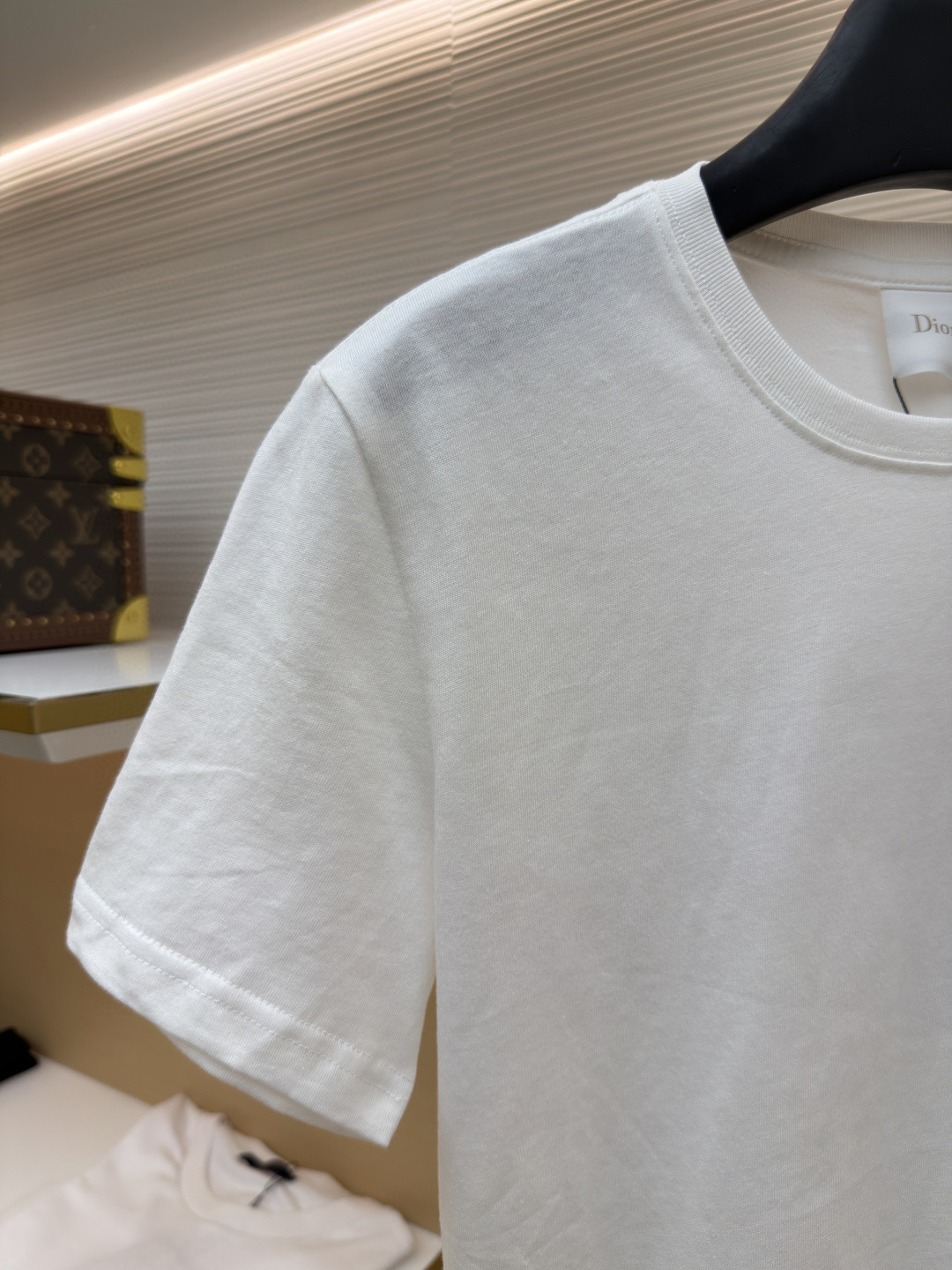 DIOR 迪奥 徽章刺绣圆领短袖 女款 白色 A0 643T13A4781-X0850