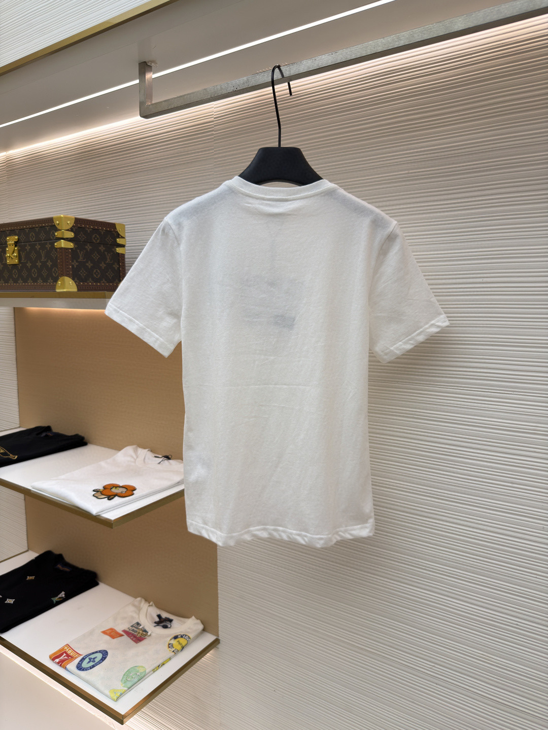 DIOR 迪奥 徽章刺绣圆领短袖 女款 白色 A0 643T13A4781-X0850
