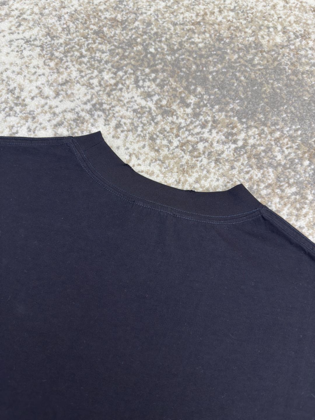 DIOR 迪奥 做旧字母标识印花圆领短袖 T恤 夏季 白色 黑色 A0 593J696X0677-C085