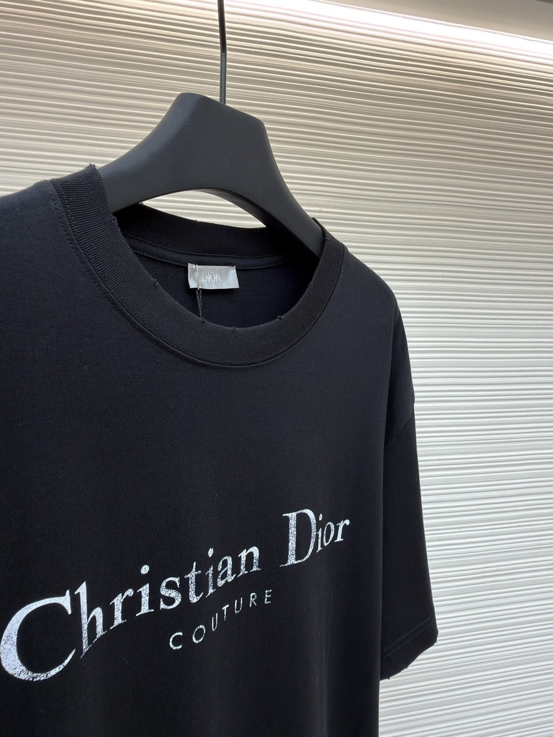 DIOR 迪奥 做旧字母标识印花圆领短袖 T恤 夏季 白色 黑色 A0 593J696X0677-C085