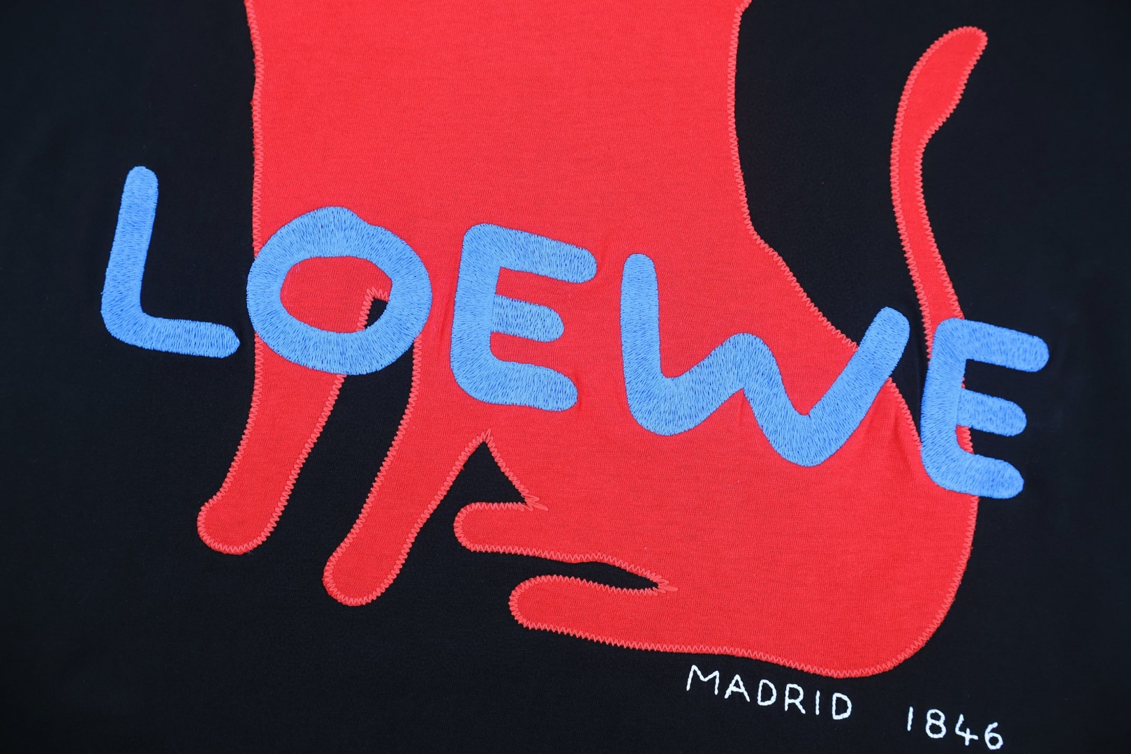 Loewe 罗意威 180周年限定 大怪兽图案圆领短袖 T恤 白色 黑色 A0 S35OY22X03-2100