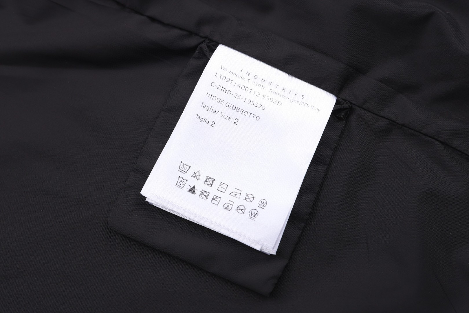 Moncler 蒙口 徽章标识Nidge拉链连帽夹克 冲锋衣 外套 黑色 B L10911A00112539ZD999