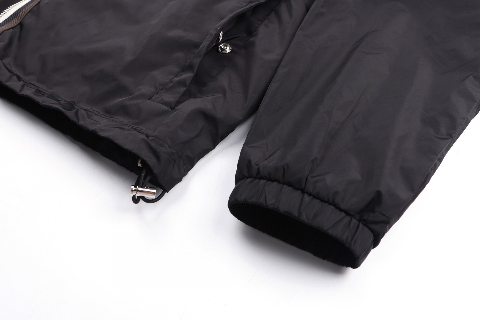 Moncler 蒙口 徽章标识Nidge拉链连帽夹克 冲锋衣 外套 黑色 B L10911A00112539ZD999