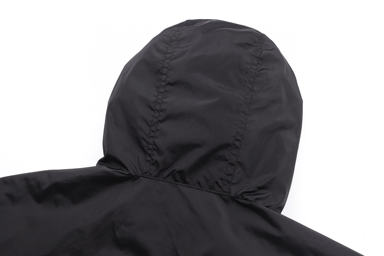Moncler 蒙口 徽章标识Nidge拉链连帽夹克 冲锋衣 外套 黑色 B L10911A00112539ZD999