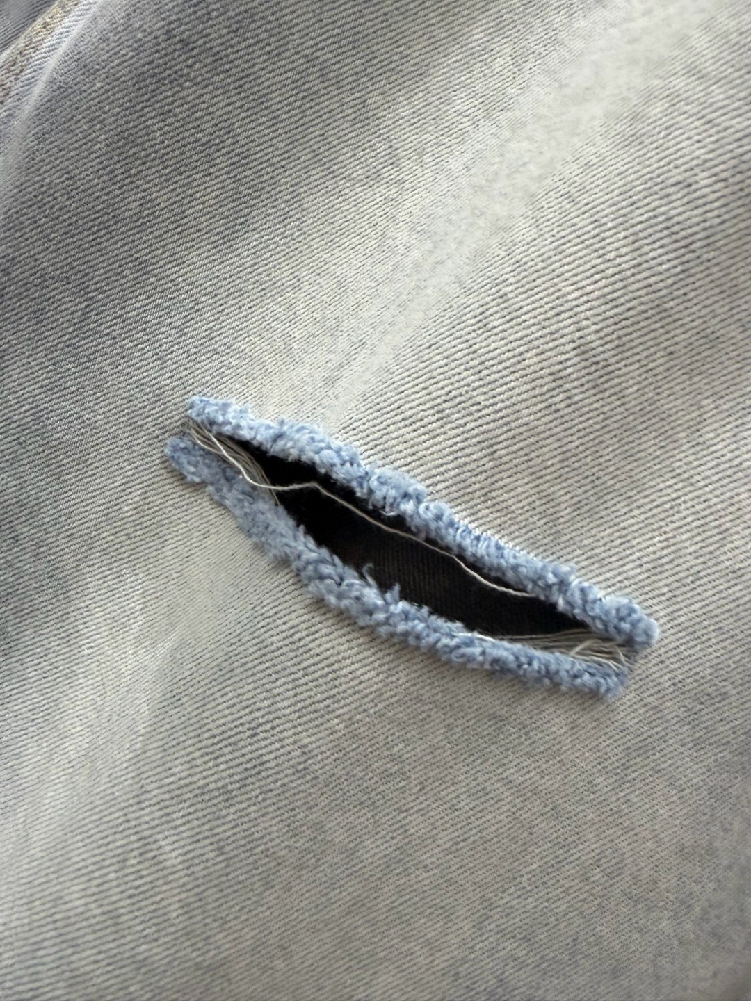 Balenciaga 巴黎世家 割破工艺脏脏牛仔裤 长裤 裤子 蓝色 B0 