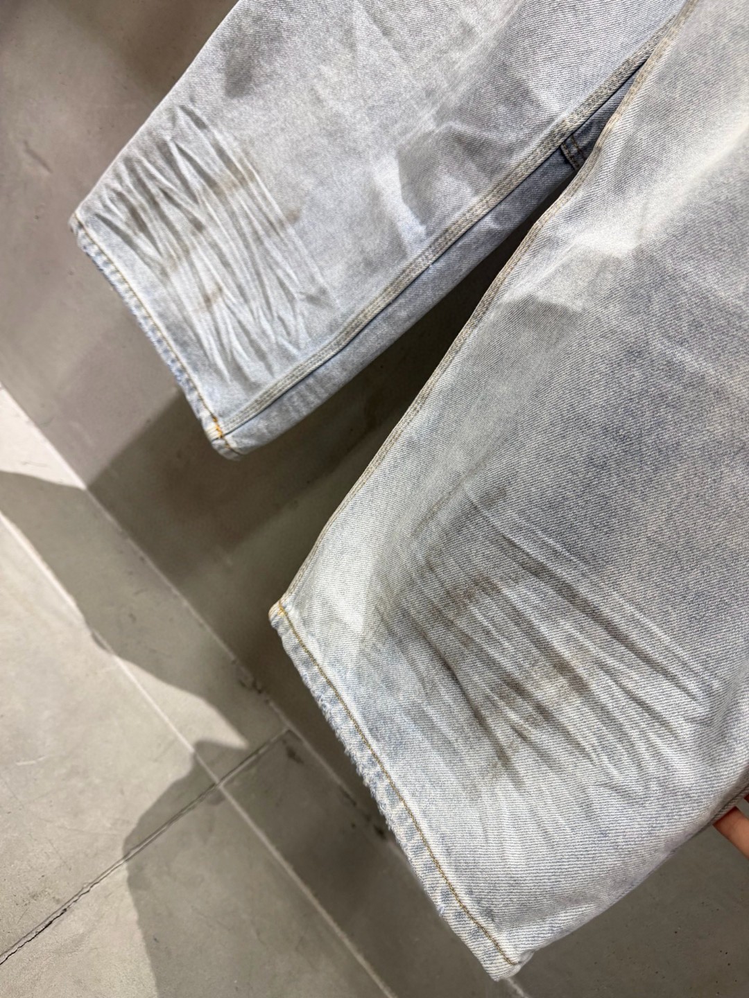 Balenciaga 巴黎世家 割破工艺脏脏牛仔裤 长裤 裤子 蓝色 B0 