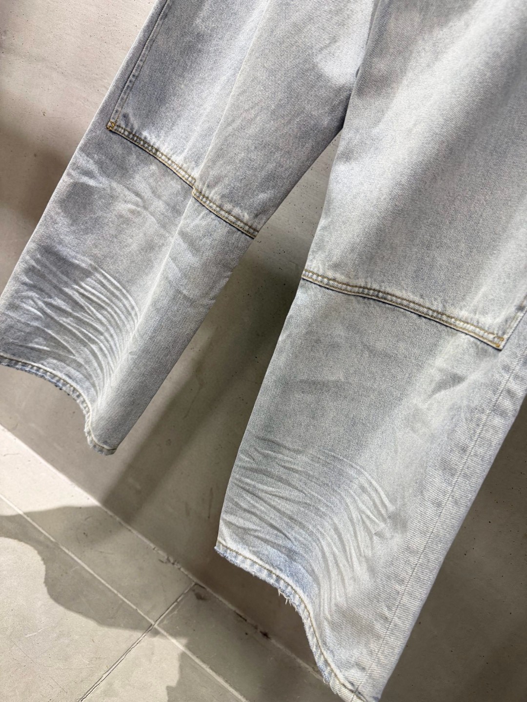 Balenciaga 巴黎世家 割破工艺脏脏牛仔裤 长裤 裤子 蓝色 B0 