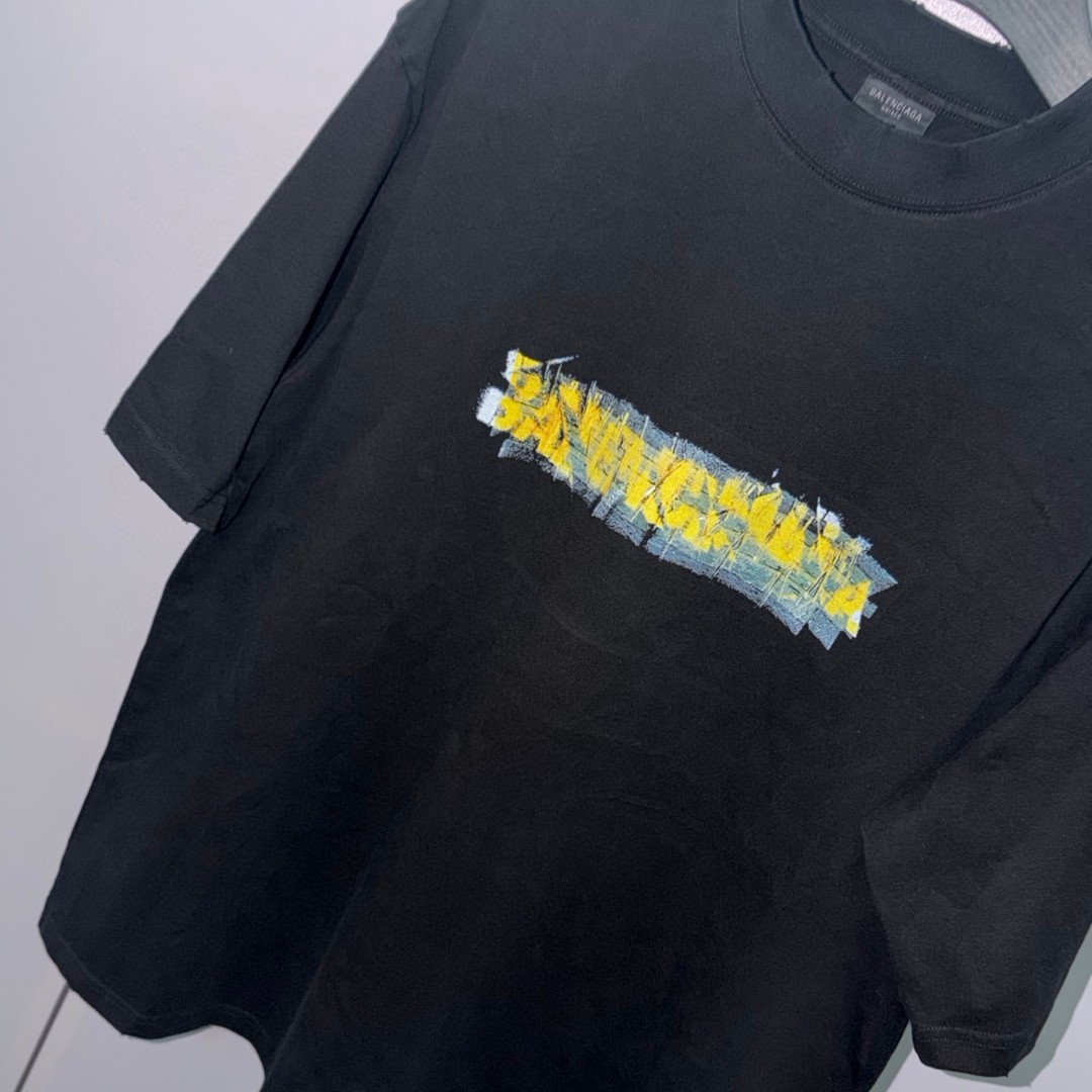 Balenciaga 巴黎世家 凌乱喷雾字母拼接圆领短袖 T恤 圆领 夏季 黑色 A0 764235TUVI61000