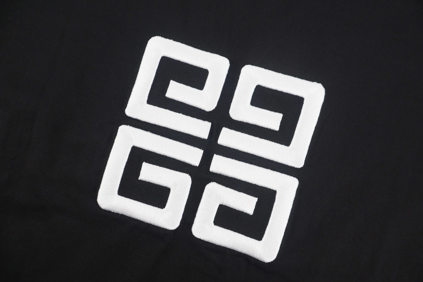 Givenchy 纪梵希 刺绣logo圆领短袖 T恤  夏款 男女同款 白色 黑色 A0 BM71543Y6B-001