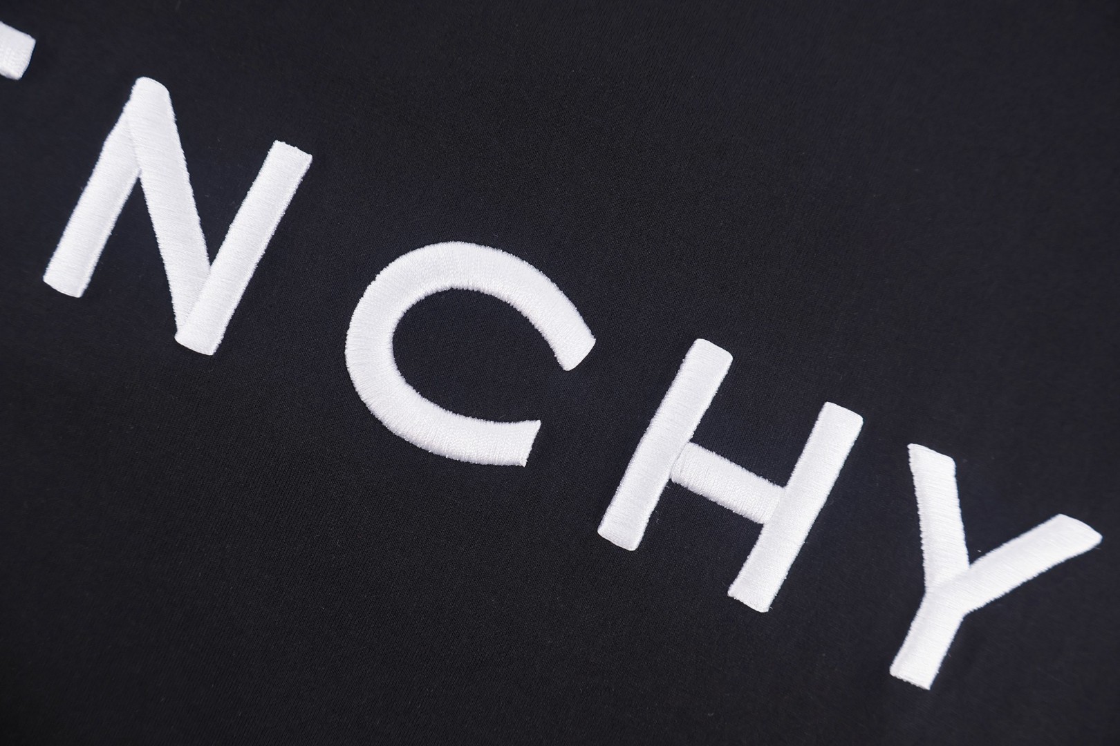 Givenchy 纪梵希 刺绣logo圆领短袖 T恤  夏款 男女同款 白色 黑色 A0 BM71543Y6B-001
