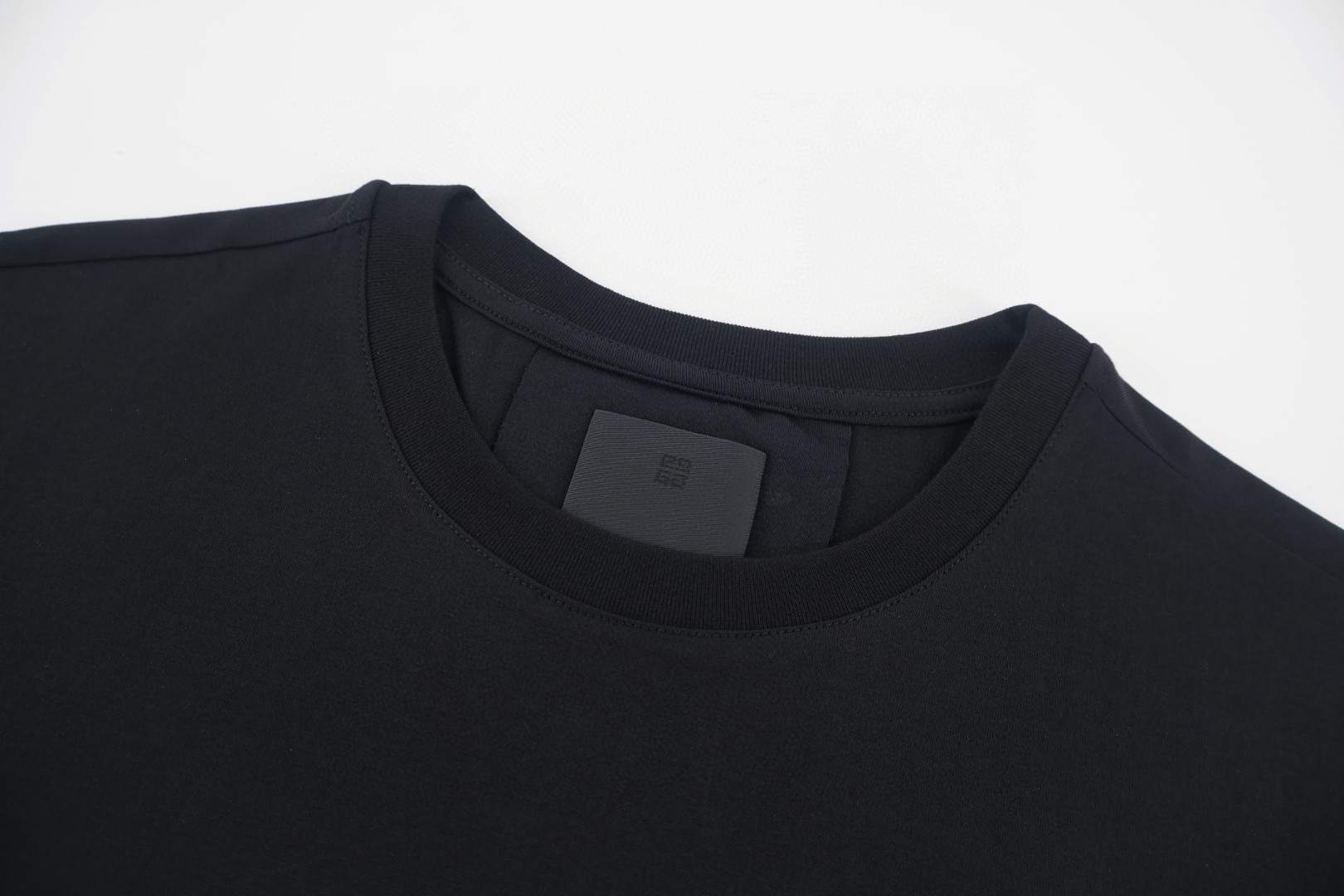 Givenchy 纪梵希 刺绣logo圆领短袖 T恤  夏款 男女同款 白色 黑色 A0 BM71543Y6B-001