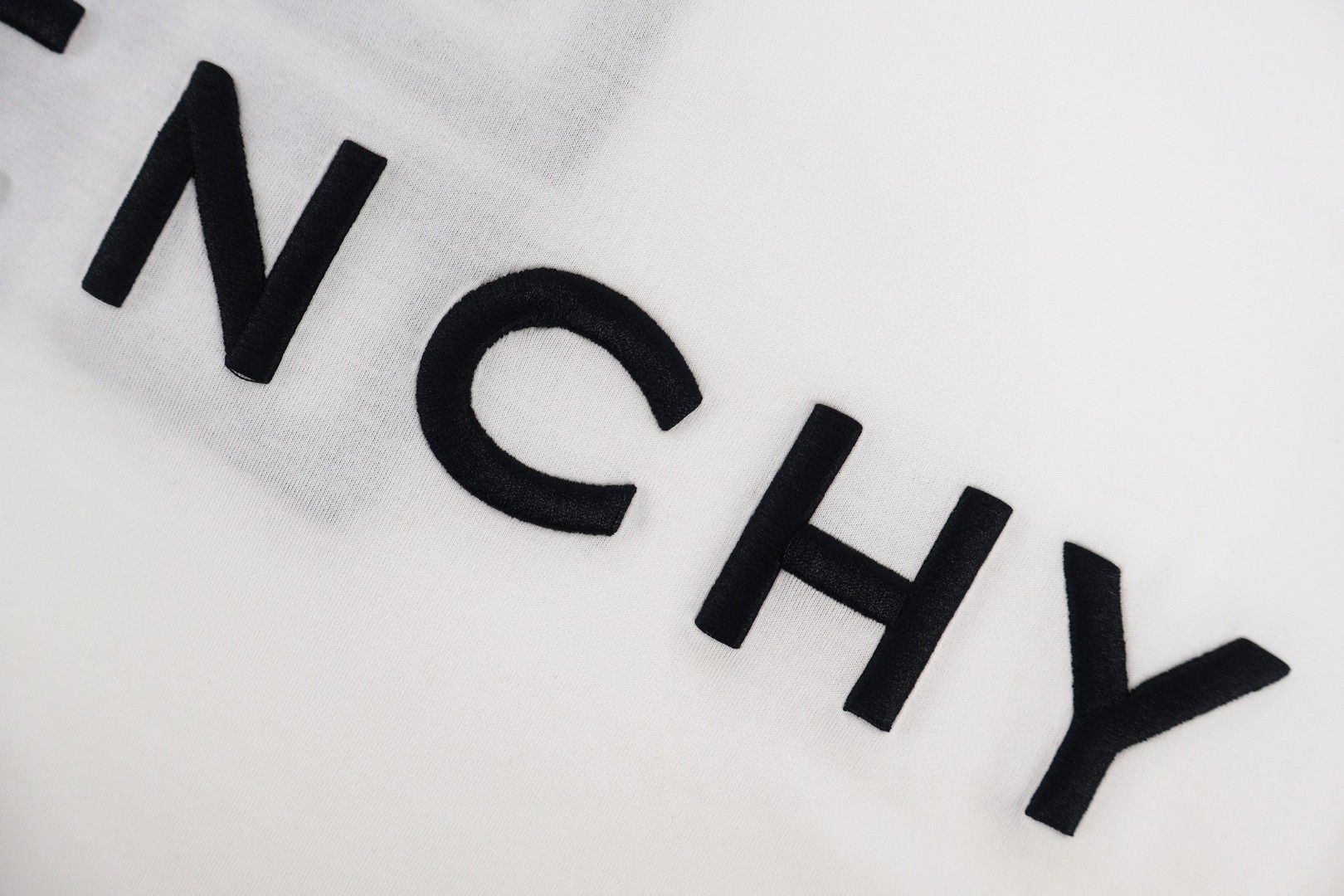 Givenchy 纪梵希 刺绣logo圆领短袖 T恤  夏款 男女同款 白色 黑色 A0 BM71543Y6B-001