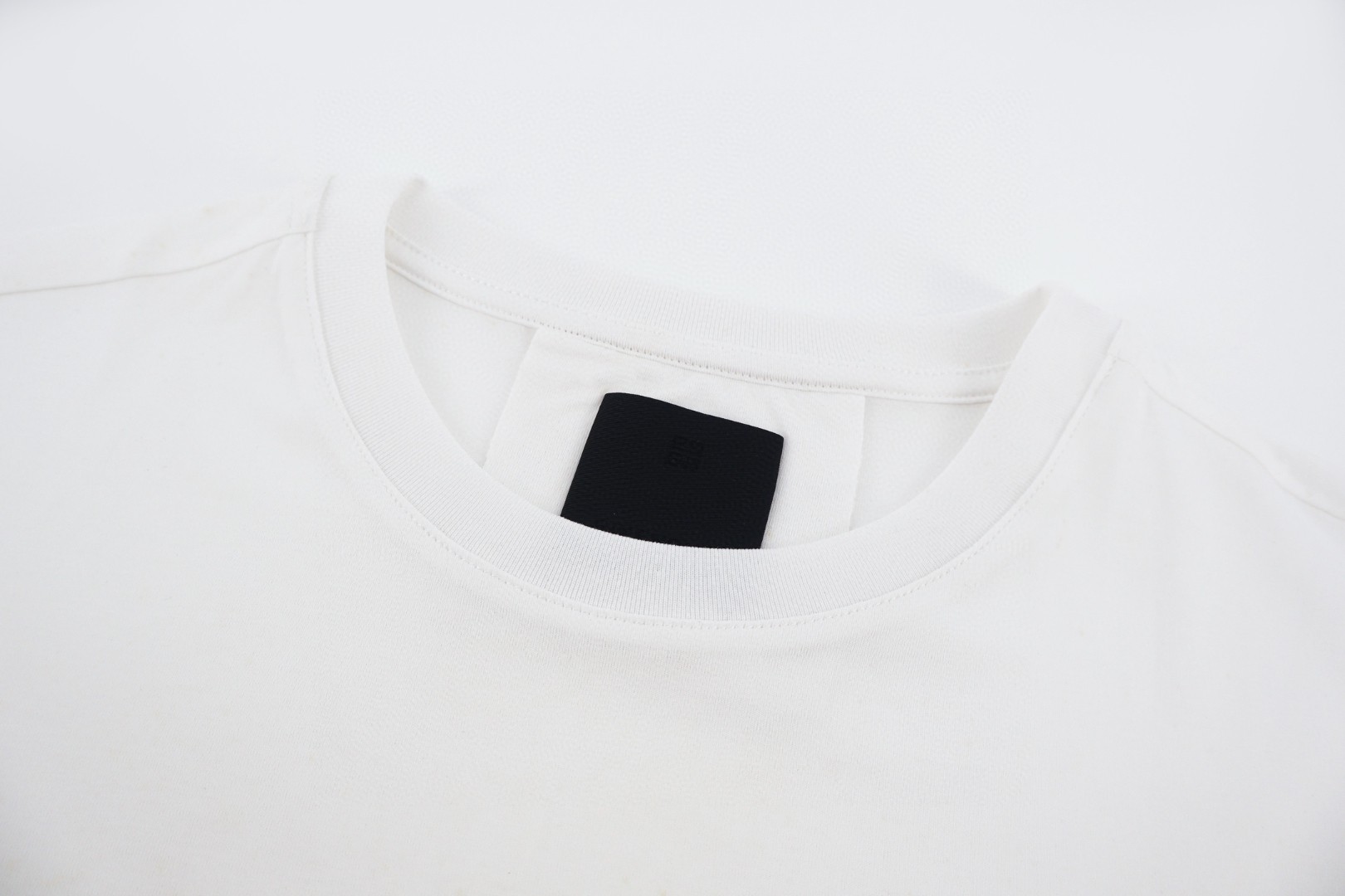 Givenchy 纪梵希 刺绣logo圆领短袖 T恤  夏款 男女同款 白色 黑色 A0 BM71543Y6B-001