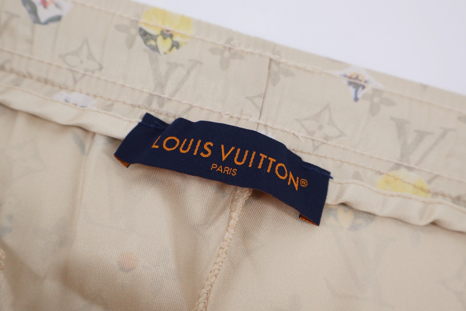 LOUIS VUITTON 路易威登 LV 满印雏菊短裤 休闲裤 裤子 杏色 B0 