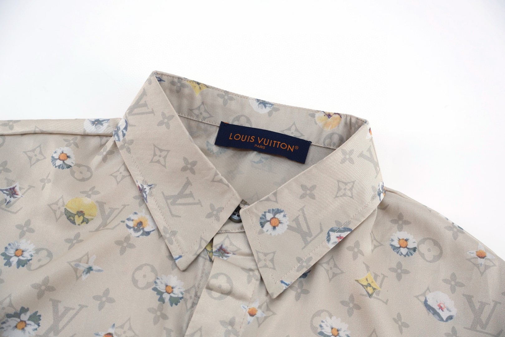 LOUIS VUITTON 路易威登 LV 满印雏菊衬衫 短袖 外套 杏色 B0 1AJW24