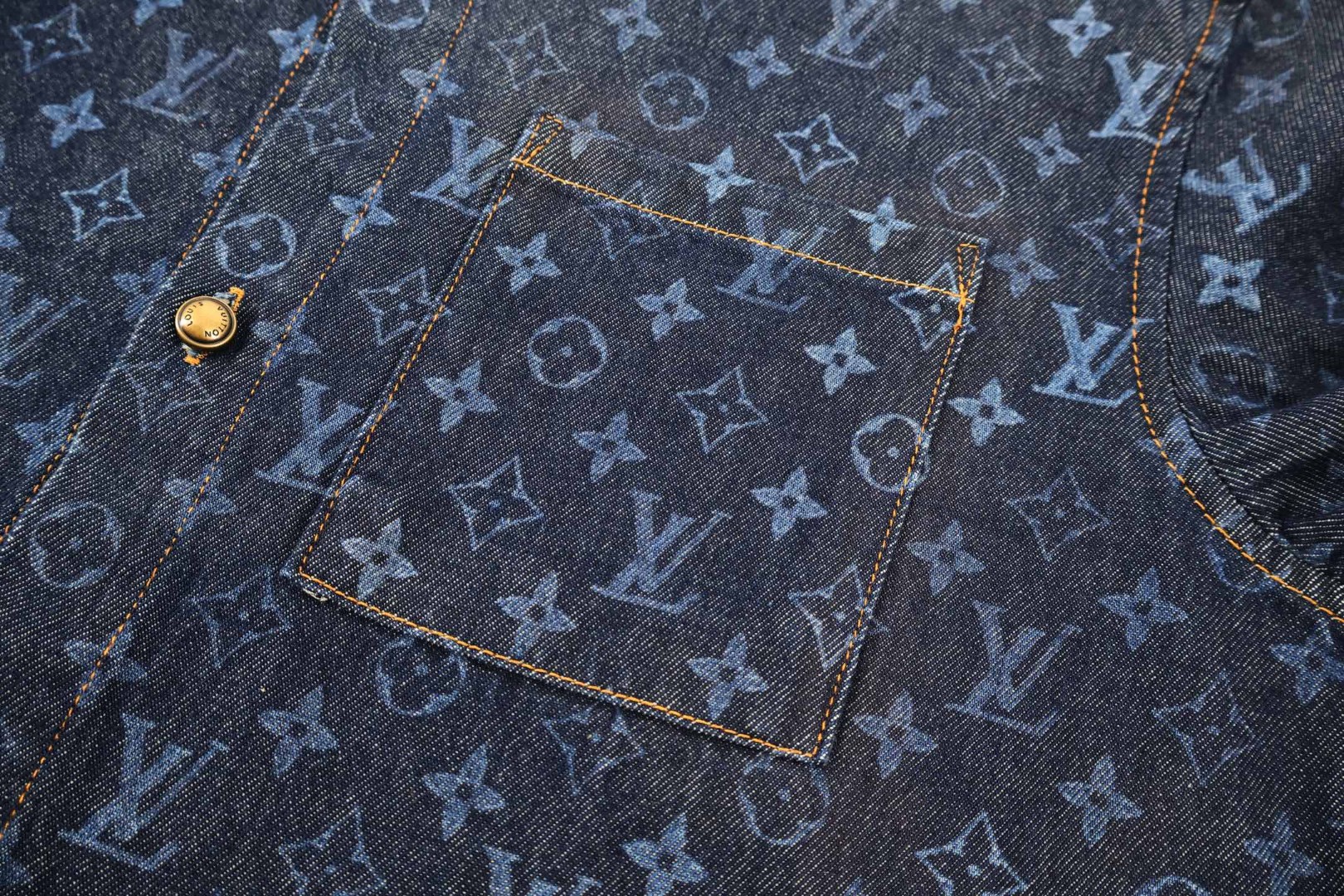 LOUIS VUITTON 路易威登 LV 满印提花牛仔衬衫 短袖 牛仔衣 外套 蓝色 B0 1AK7C7