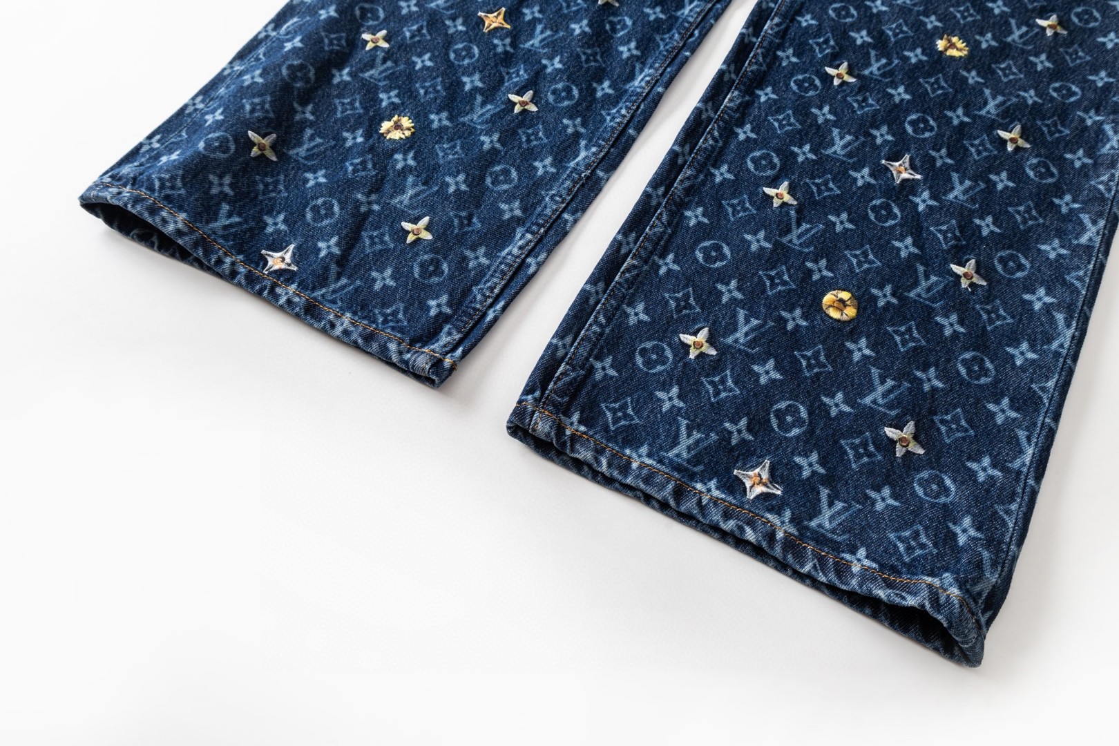 LOUIS VUITTON 路易威登 满印雏菊刺绣牛仔裤 休闲裤 长裤 裤子 蓝色 C5 1AJRNF