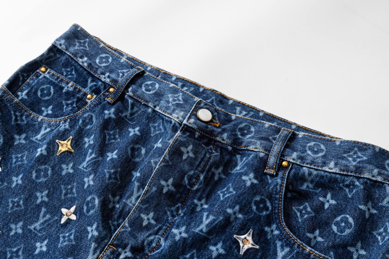 LOUIS VUITTON 路易威登 满印雏菊刺绣牛仔裤 休闲裤 长裤 裤子 蓝色 C5 1AJRNF