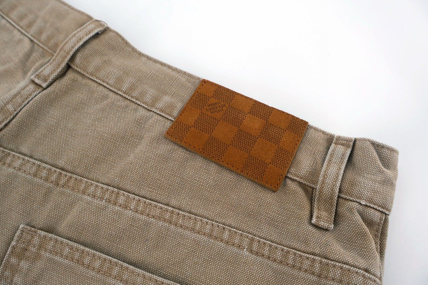 LOUIS VUITTON 路易威登 LV 复古做旧泼漆刺绣工装牛仔短裤 休闲裤 裤子 卡其色 B5 1AK6QF