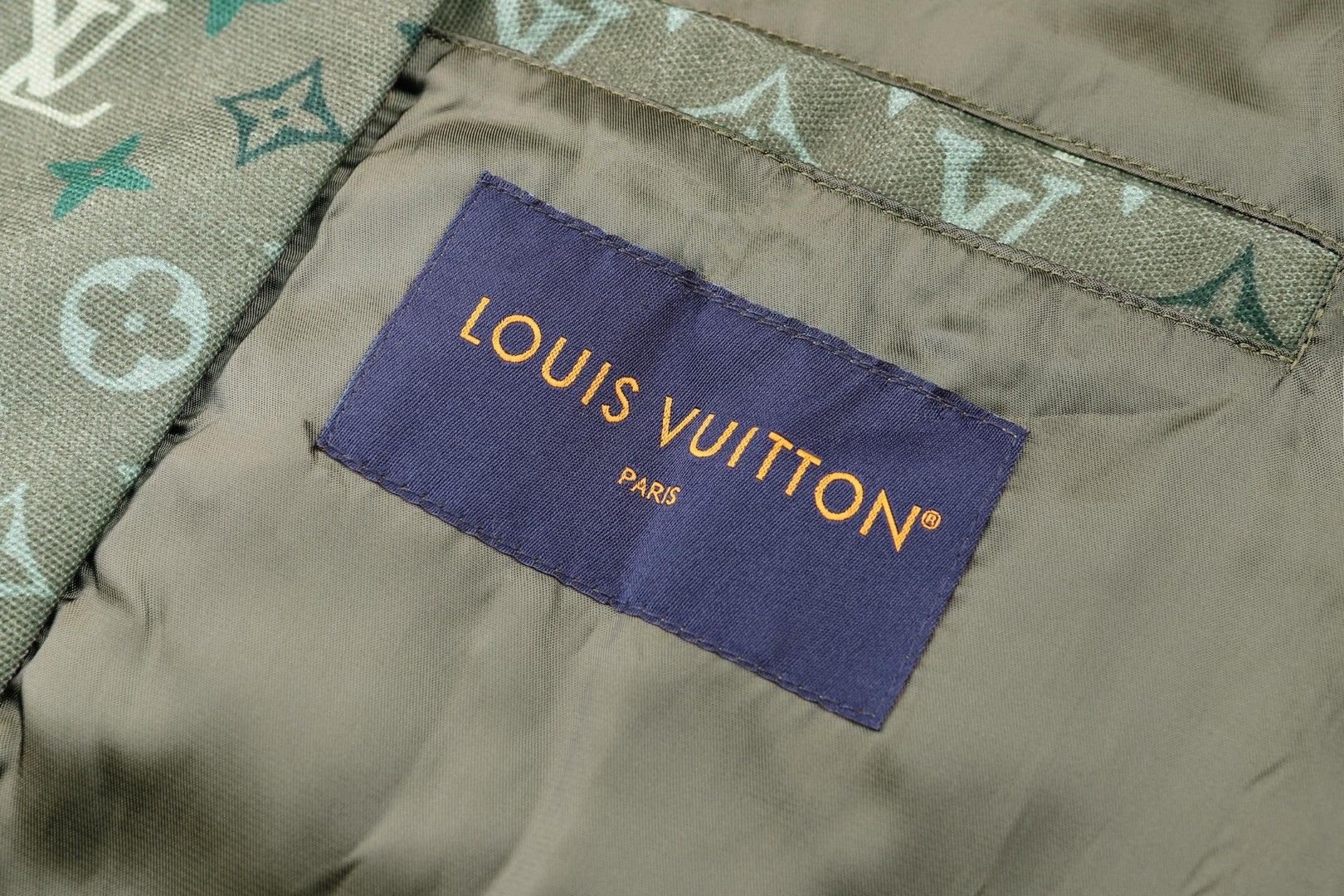 LOUIS VUITTON 路易威登 迷彩老花满印标识拉链连帽卫衣 帽衫 外套 长袖 绿色 C0 1AJBAK