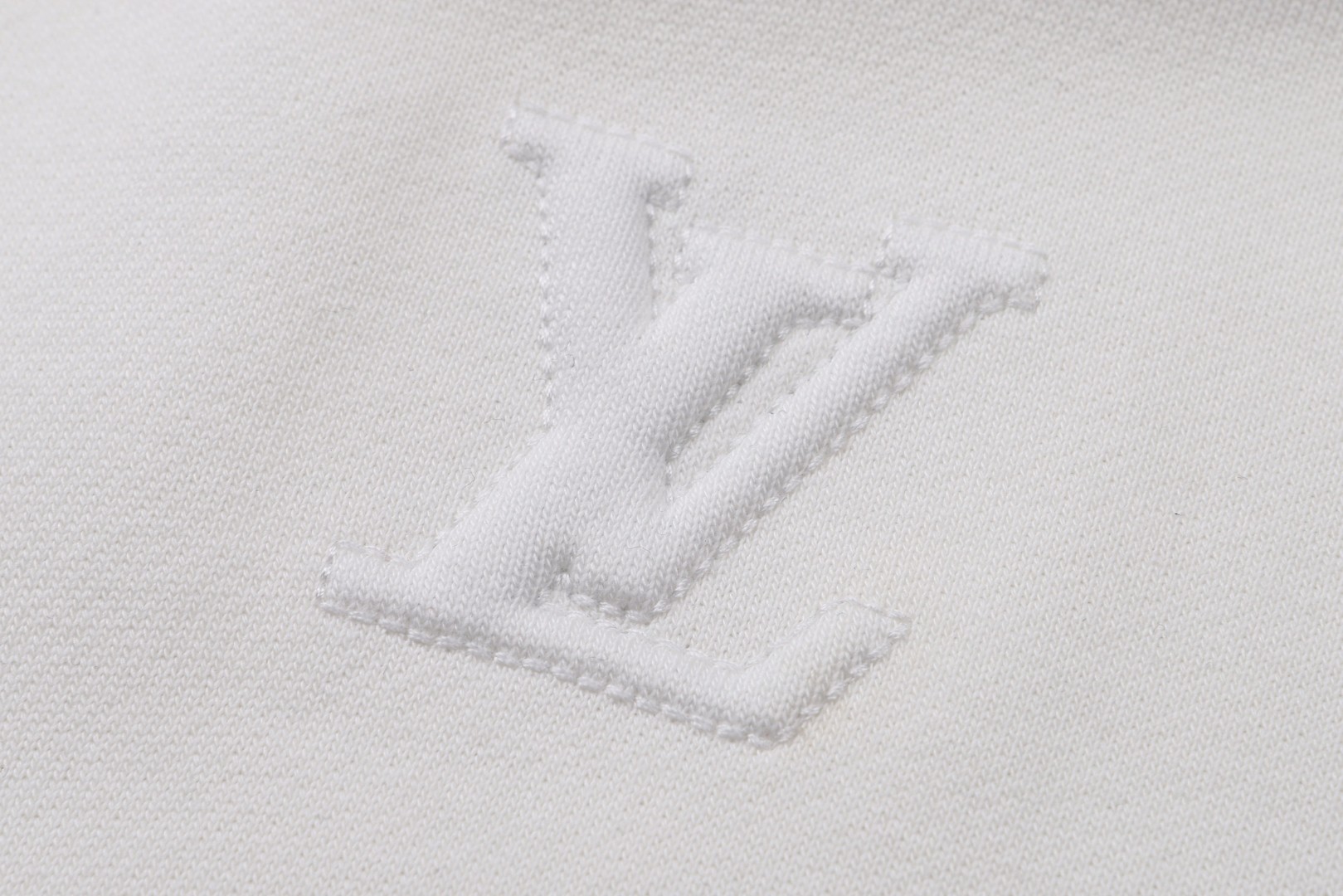 LOUIS VUITTON 路易威登 压纹logo标识连帽卫衣 帽衫 外套 长袖 白色 黑色 B0 1AGTSS