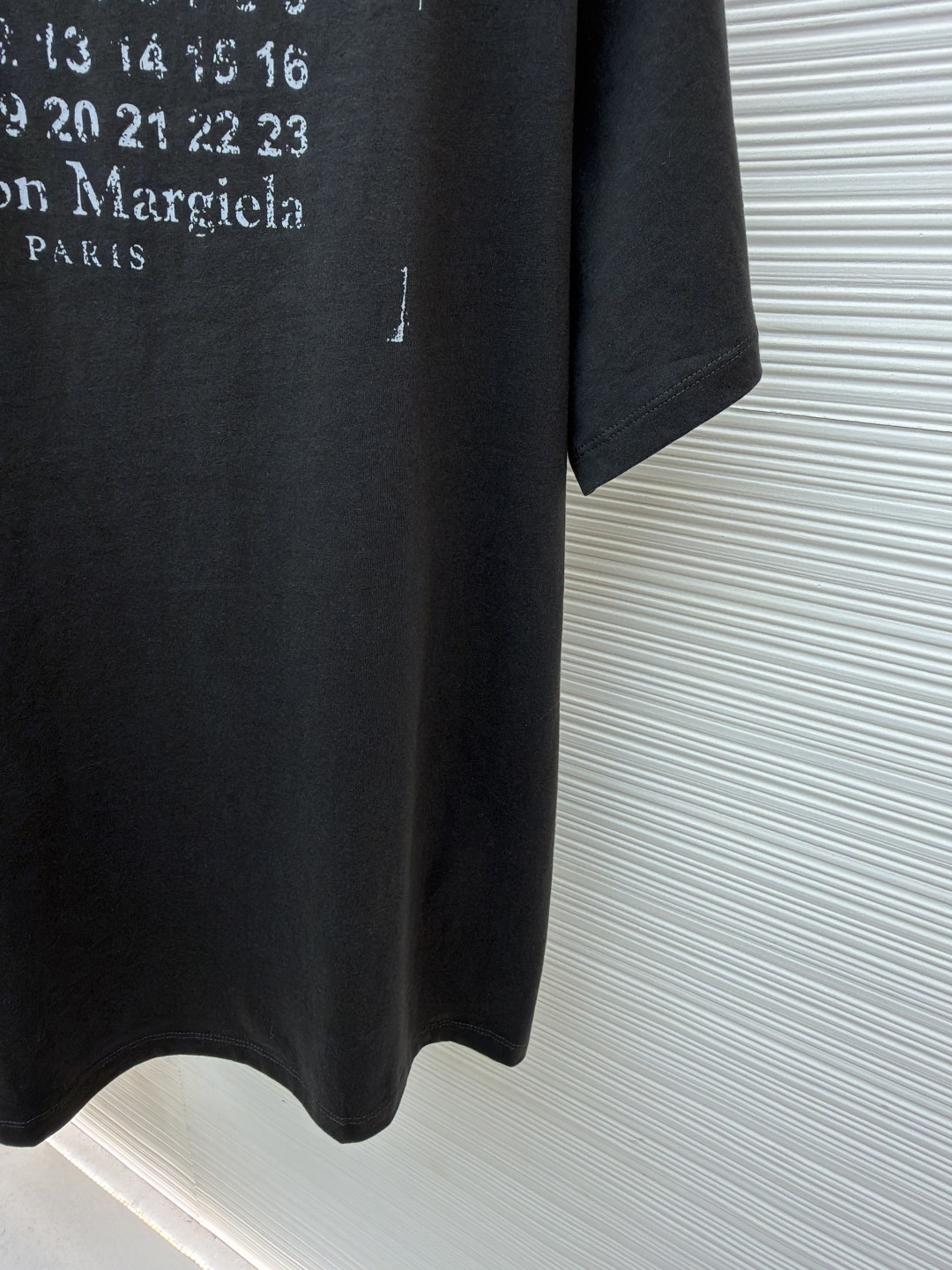 Maison Margiela 马吉拉 未完成刺绣印花圆领短袖 T恤 套头 夏季 卡其色 黑色 A0 